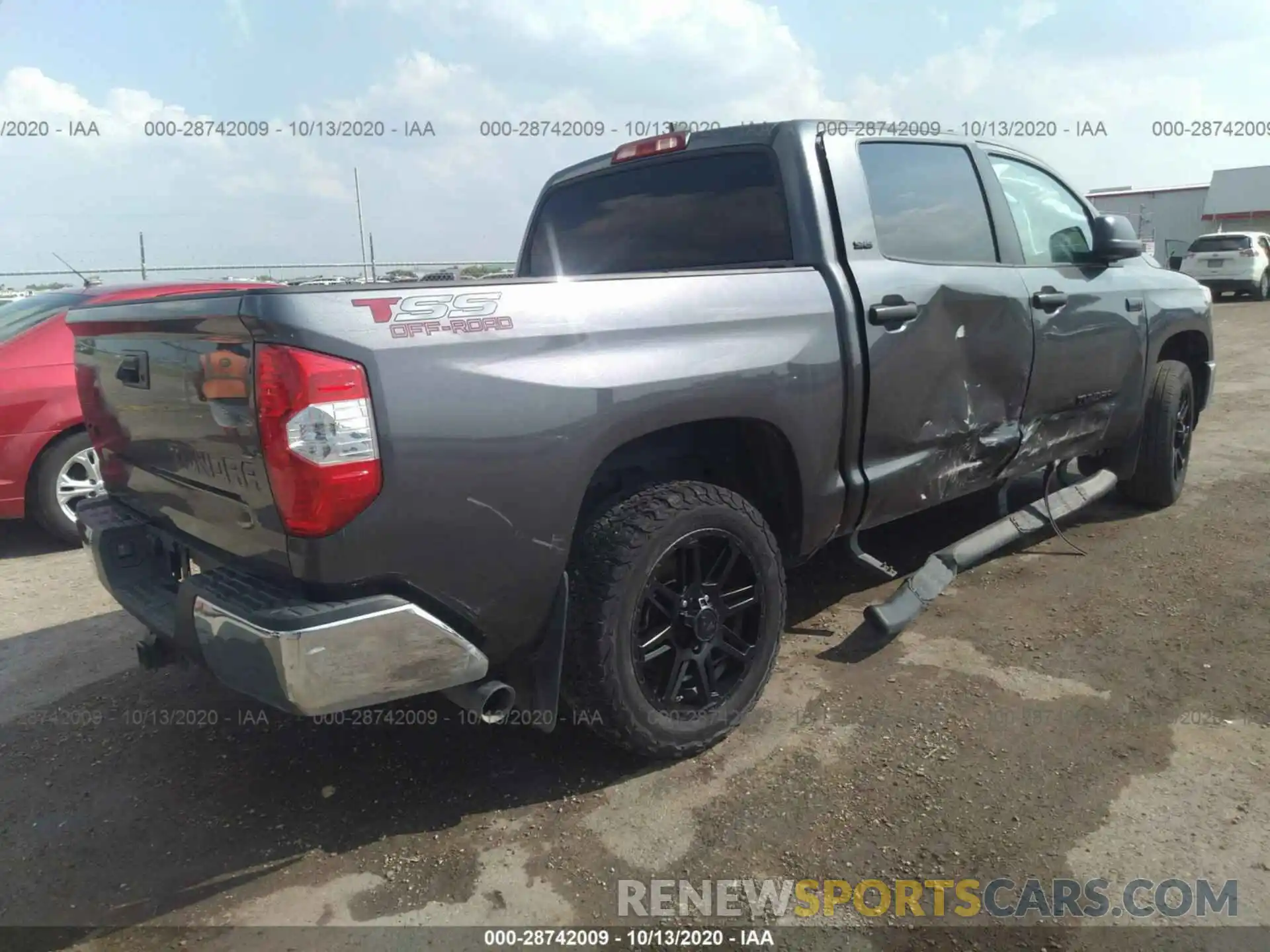 4 Photograph of a damaged car 5TFDY5F18LX911275 TOYOTA TUNDRA 4WD 2020