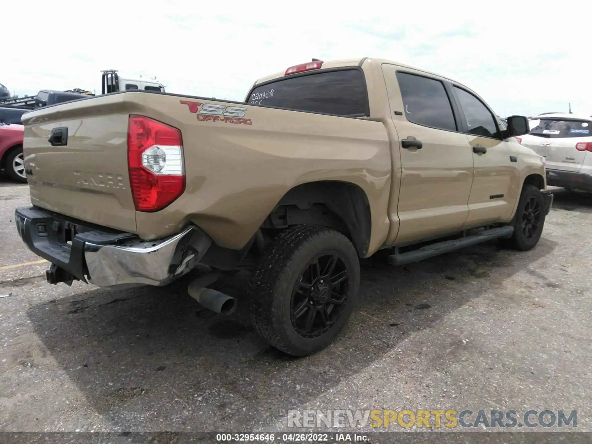 4 Photograph of a damaged car 5TFDY5F18LX935592 TOYOTA TUNDRA 4WD 2020