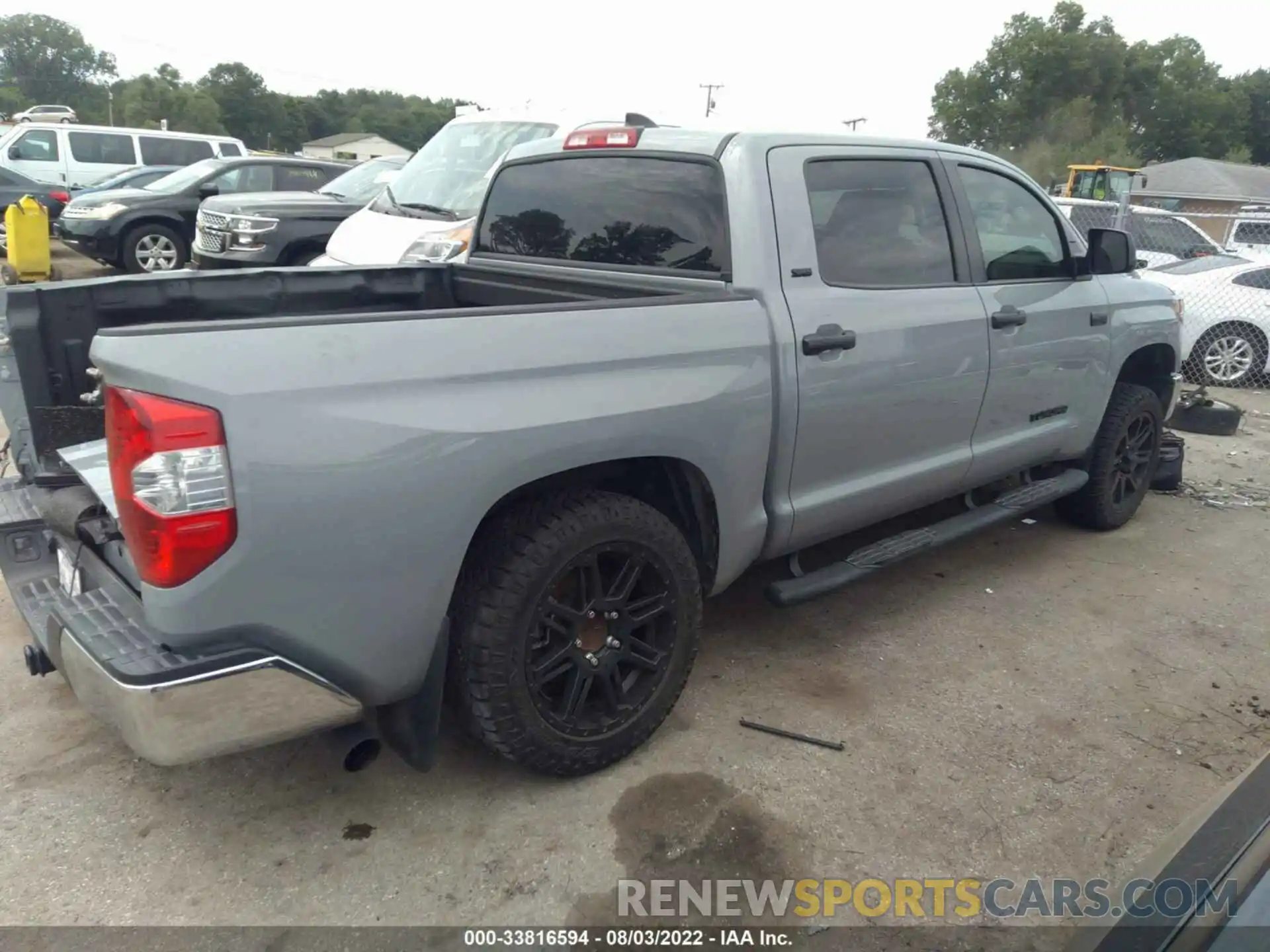 4 Photograph of a damaged car 5TFDY5F19LX887844 TOYOTA TUNDRA 4WD 2020