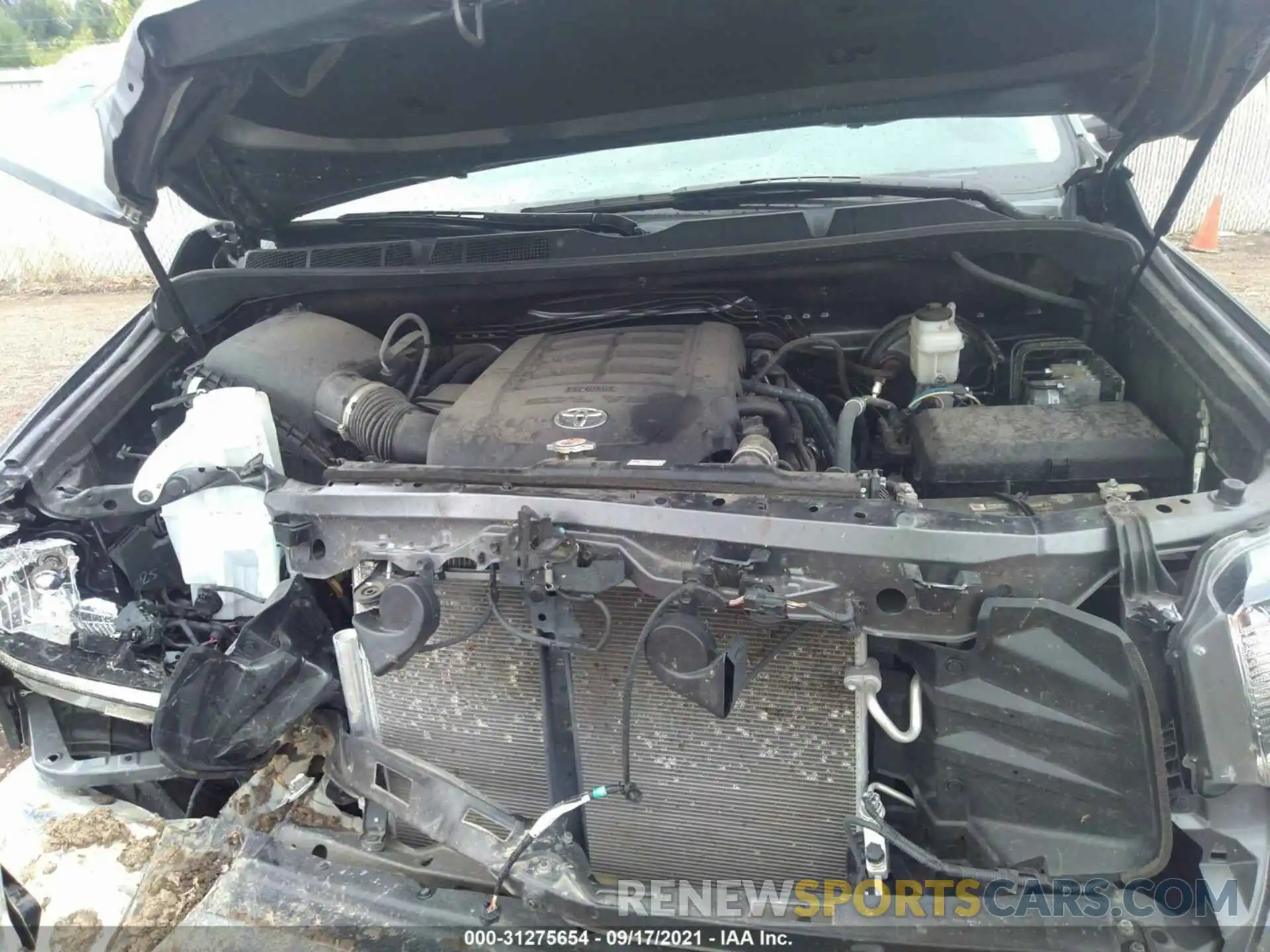 10 Photograph of a damaged car 5TFDY5F19LX905694 TOYOTA TUNDRA 4WD 2020