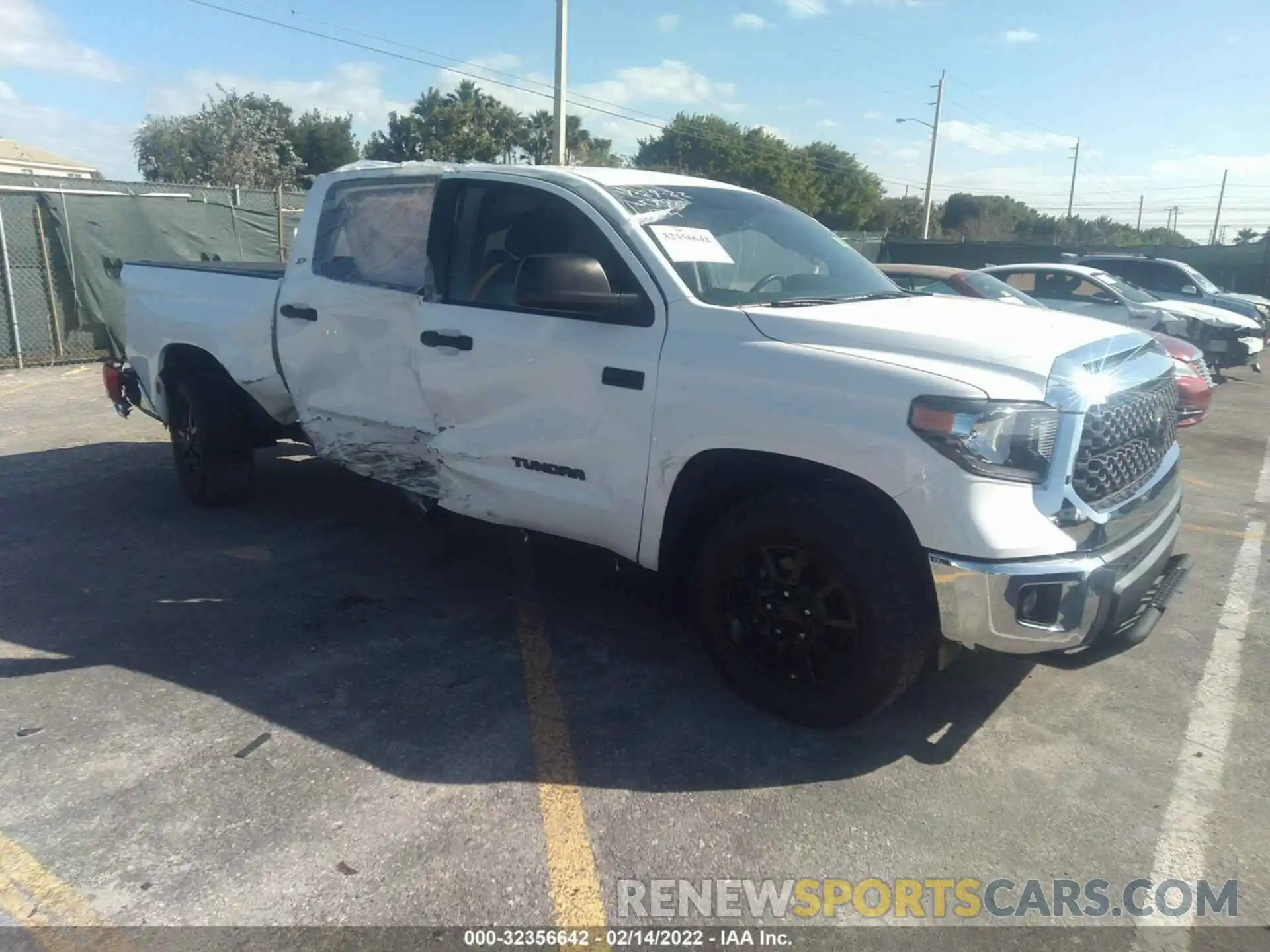 1 Photograph of a damaged car 5TFDY5F19LX915996 TOYOTA TUNDRA 4WD 2020