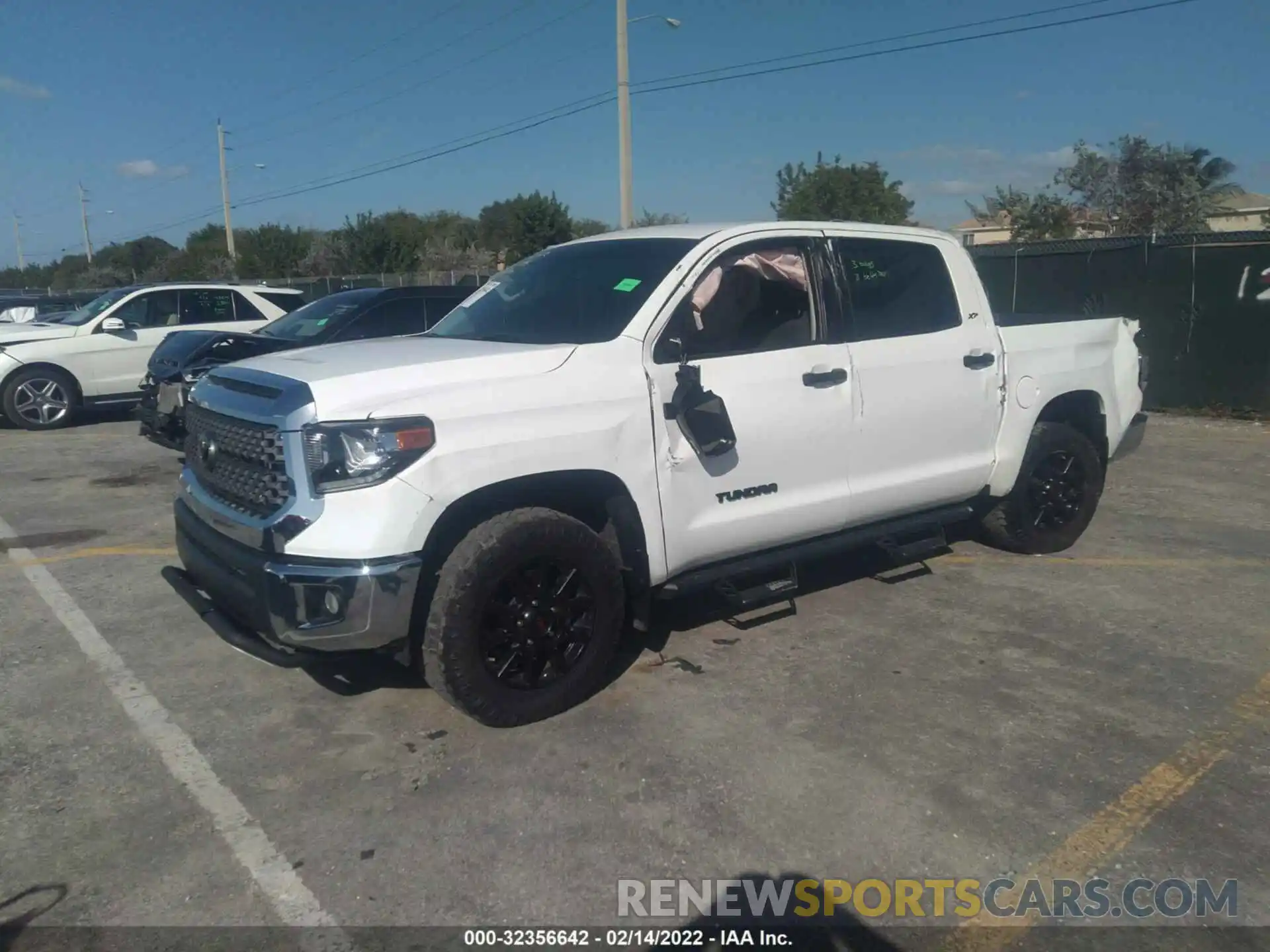 2 Photograph of a damaged car 5TFDY5F19LX915996 TOYOTA TUNDRA 4WD 2020