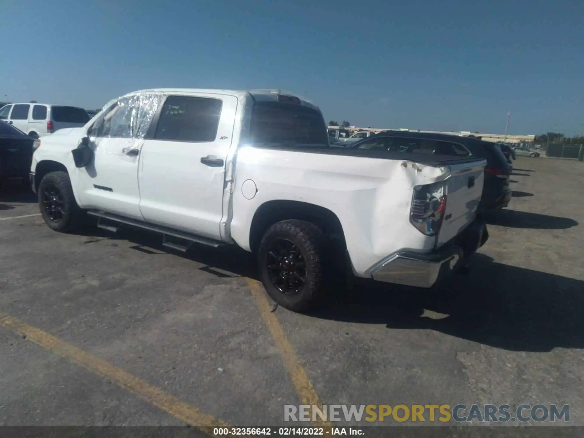 3 Photograph of a damaged car 5TFDY5F19LX915996 TOYOTA TUNDRA 4WD 2020