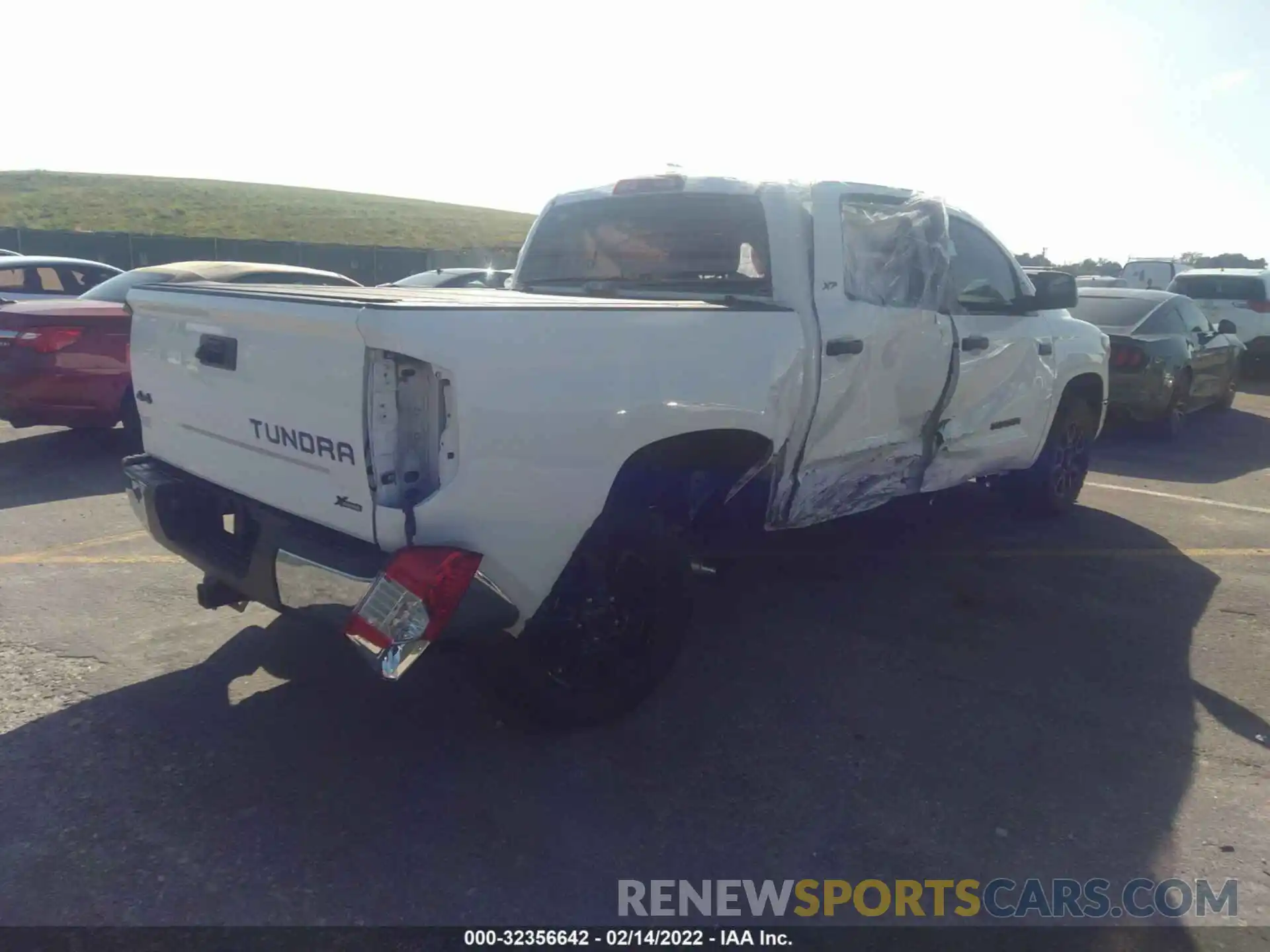 4 Photograph of a damaged car 5TFDY5F19LX915996 TOYOTA TUNDRA 4WD 2020