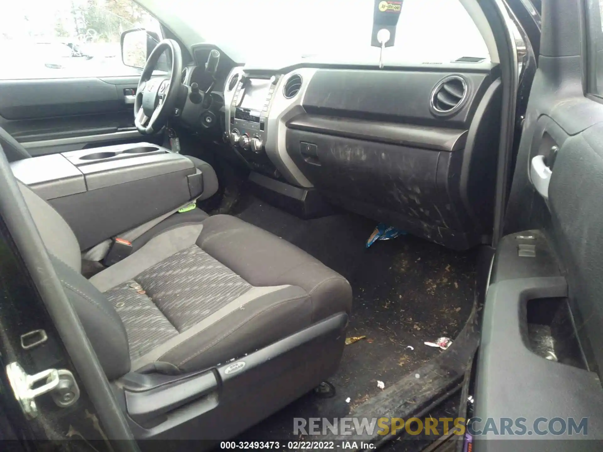 5 Photograph of a damaged car 5TFDY5F19LX924519 TOYOTA TUNDRA 4WD 2020