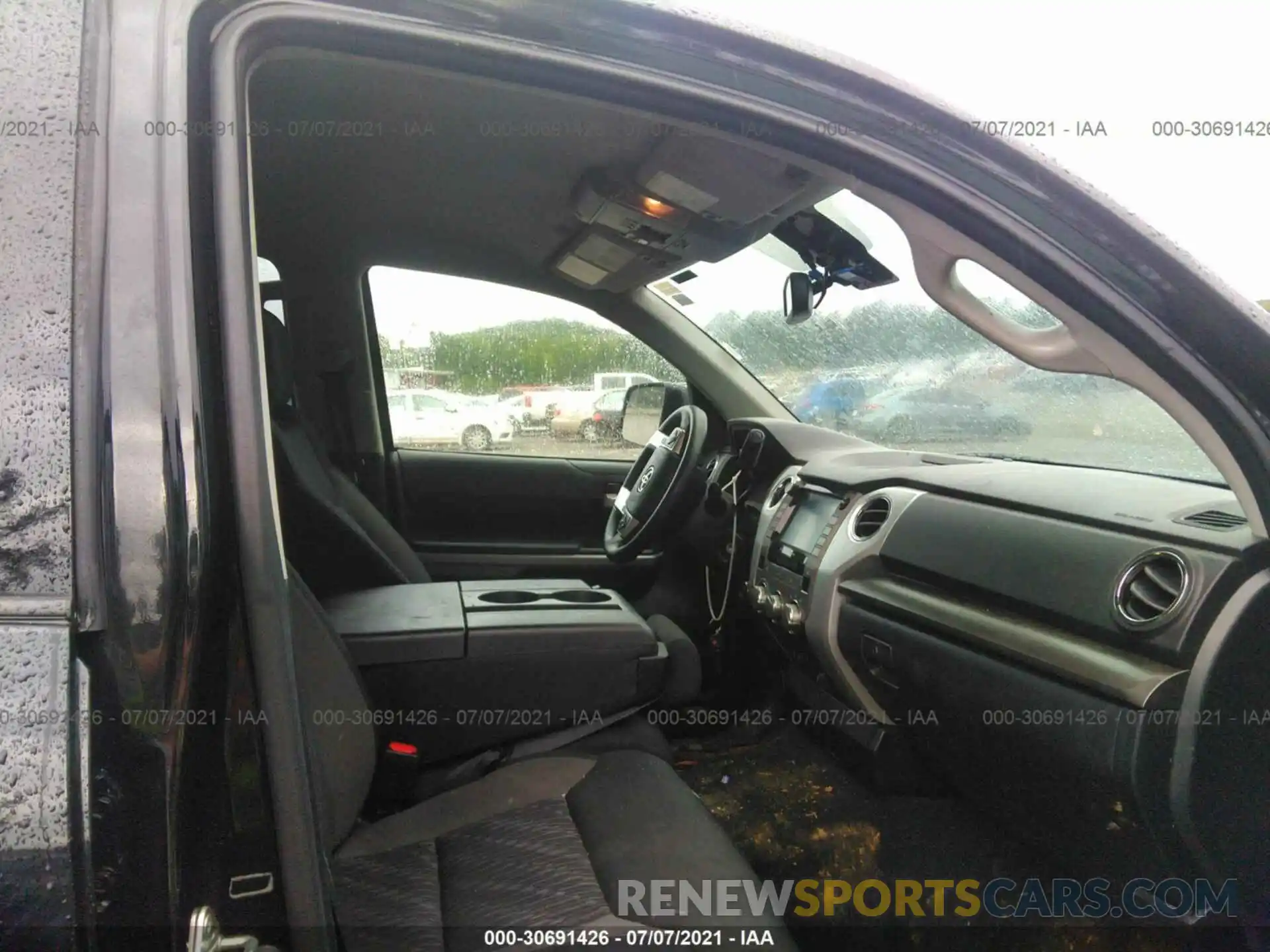 5 Photograph of a damaged car 5TFDY5F19LX932040 TOYOTA TUNDRA 4WD 2020