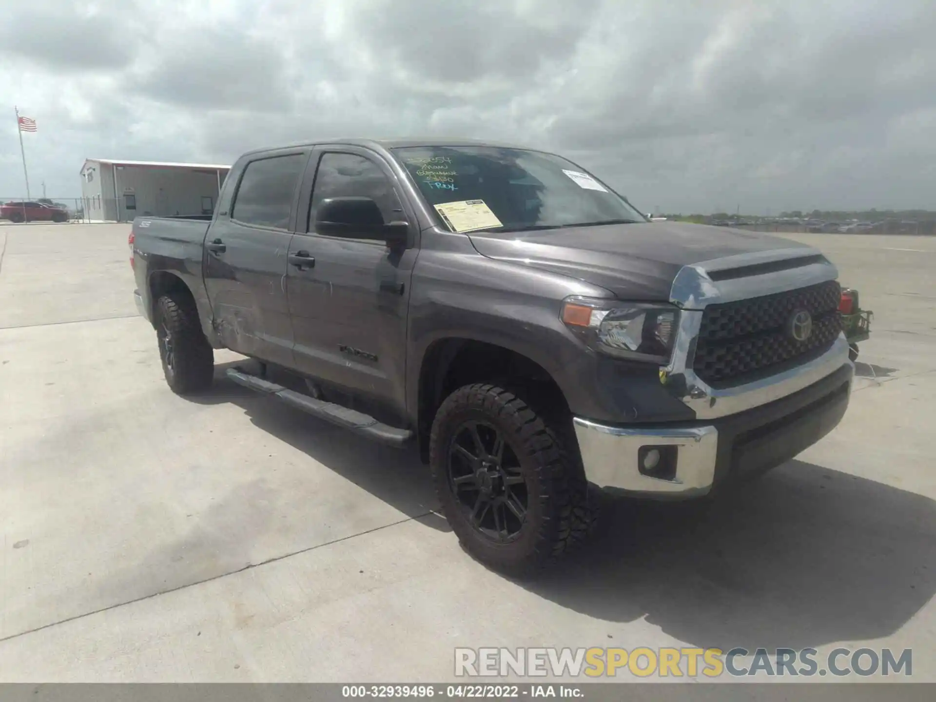 1 Photograph of a damaged car 5TFDY5F19LX942731 TOYOTA TUNDRA 4WD 2020