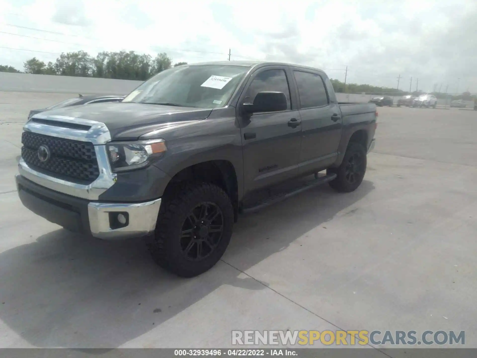 2 Photograph of a damaged car 5TFDY5F19LX942731 TOYOTA TUNDRA 4WD 2020