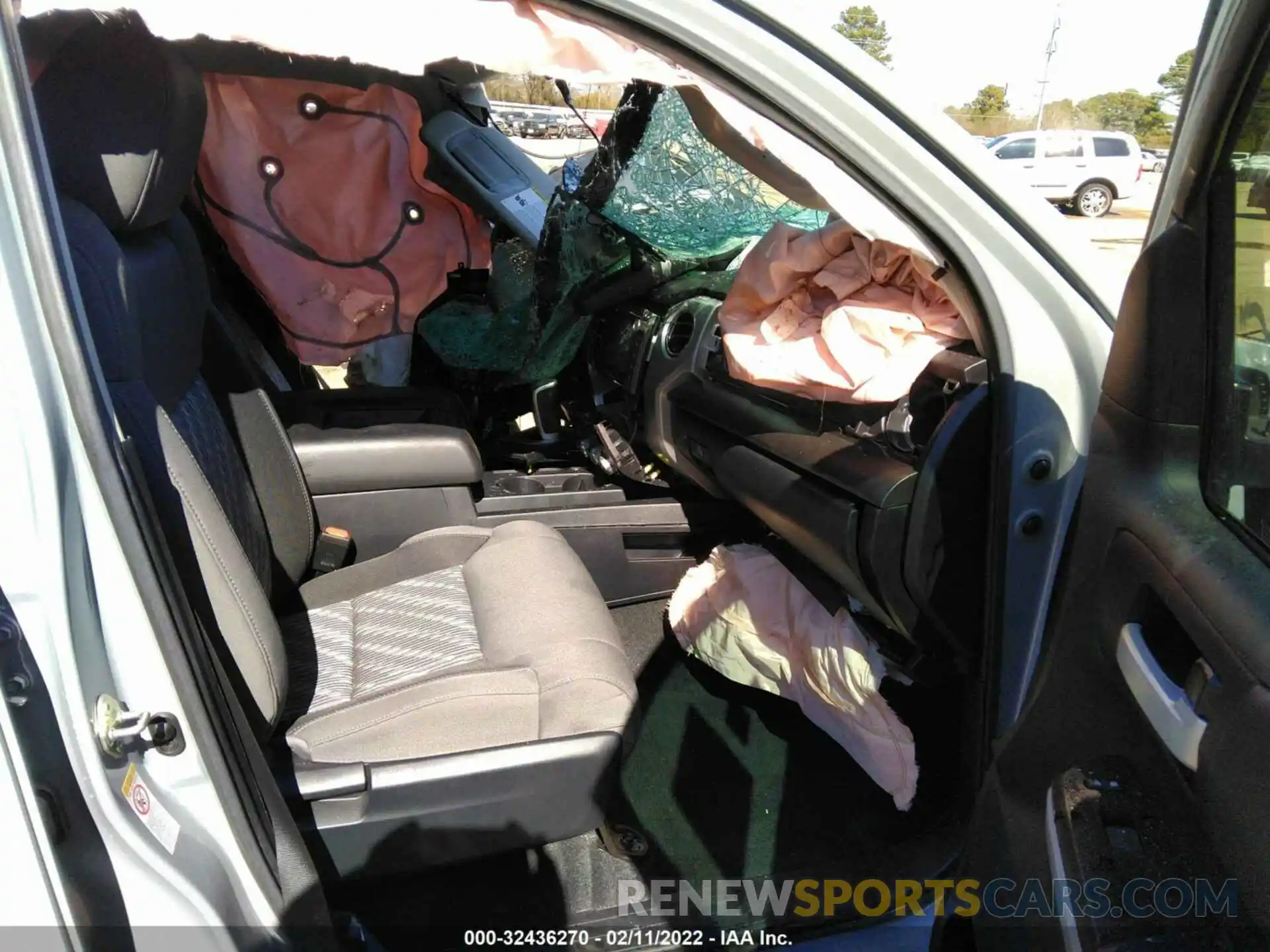 5 Photograph of a damaged car 5TFDY5F1XLX878098 TOYOTA TUNDRA 4WD 2020