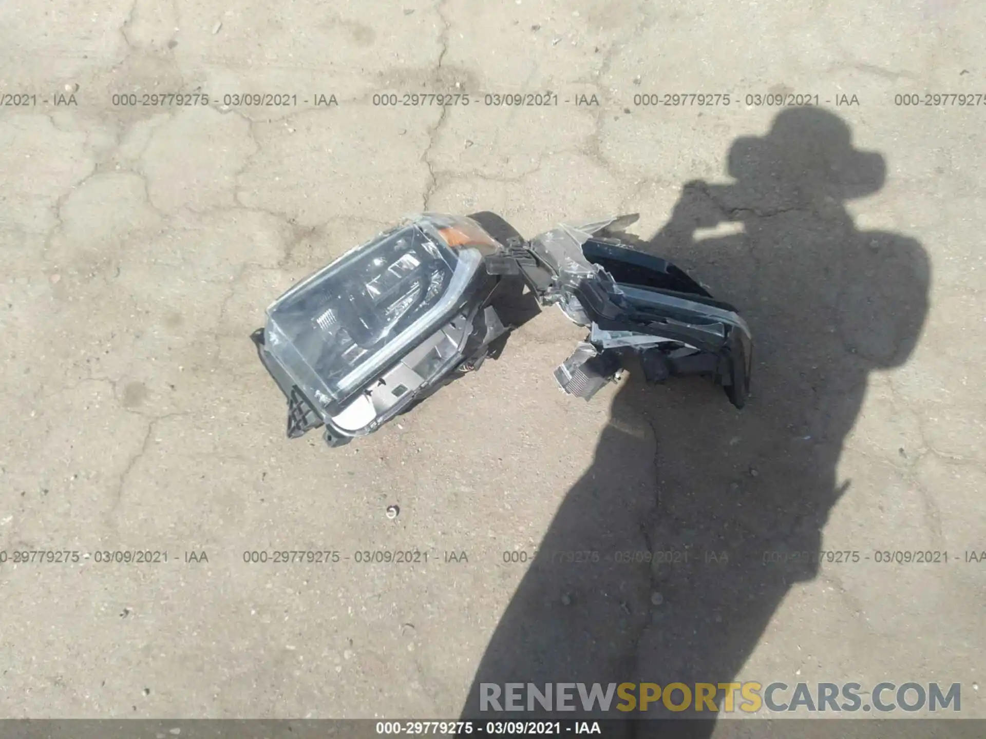 12 Photograph of a damaged car 5TFDY5F1XLX941085 TOYOTA TUNDRA 4WD 2020