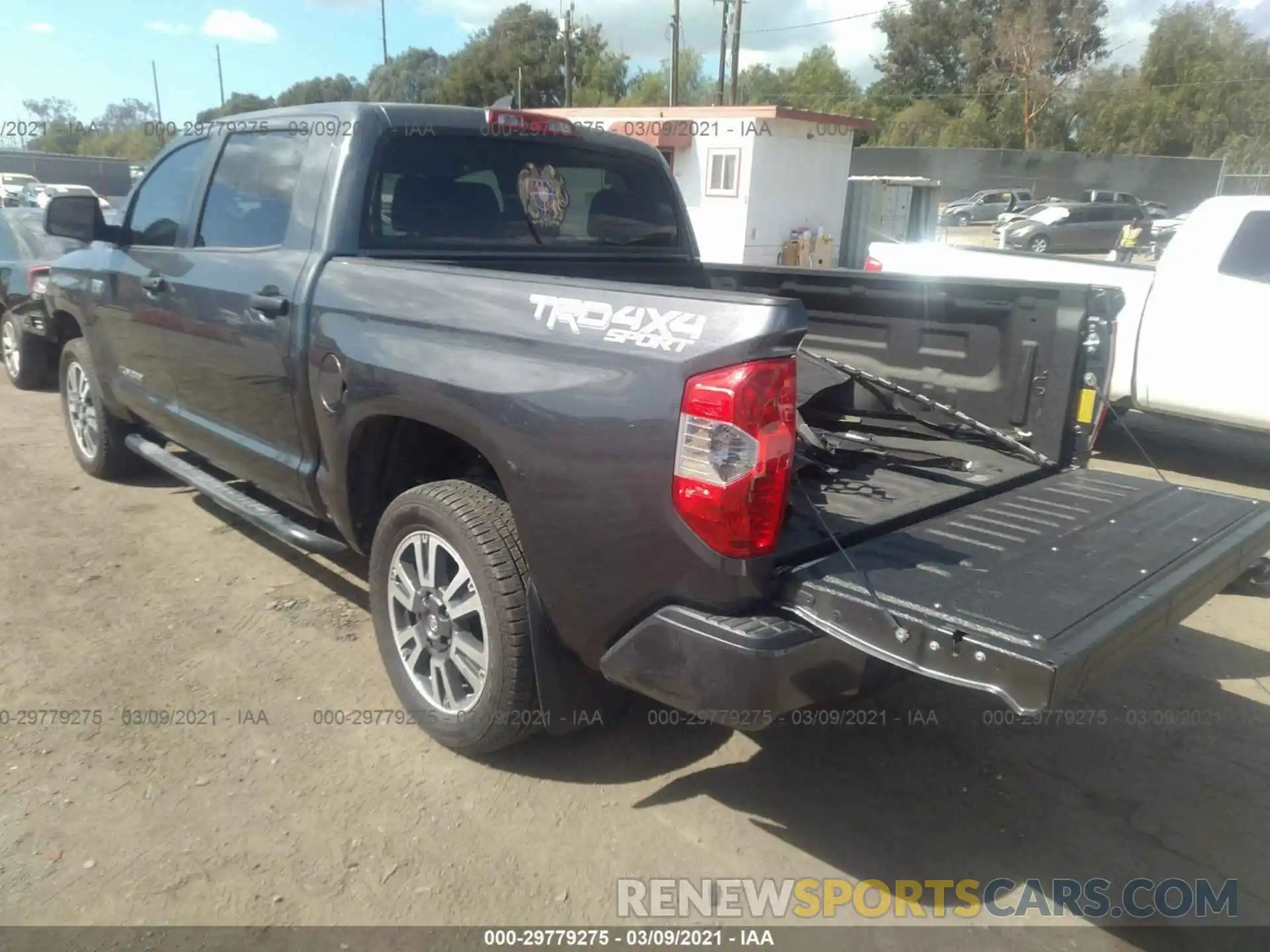 3 Photograph of a damaged car 5TFDY5F1XLX941085 TOYOTA TUNDRA 4WD 2020