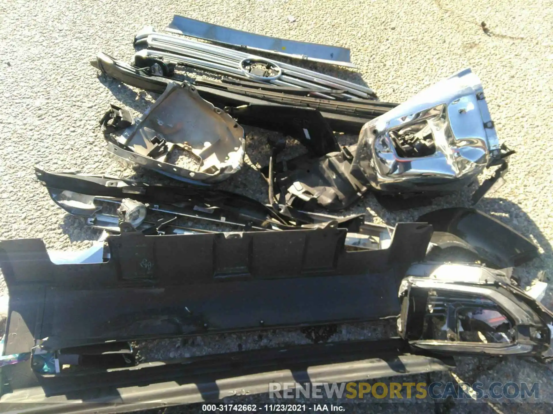 11 Photograph of a damaged car 5TFHY5F12LX915808 TOYOTA TUNDRA 4WD 2020