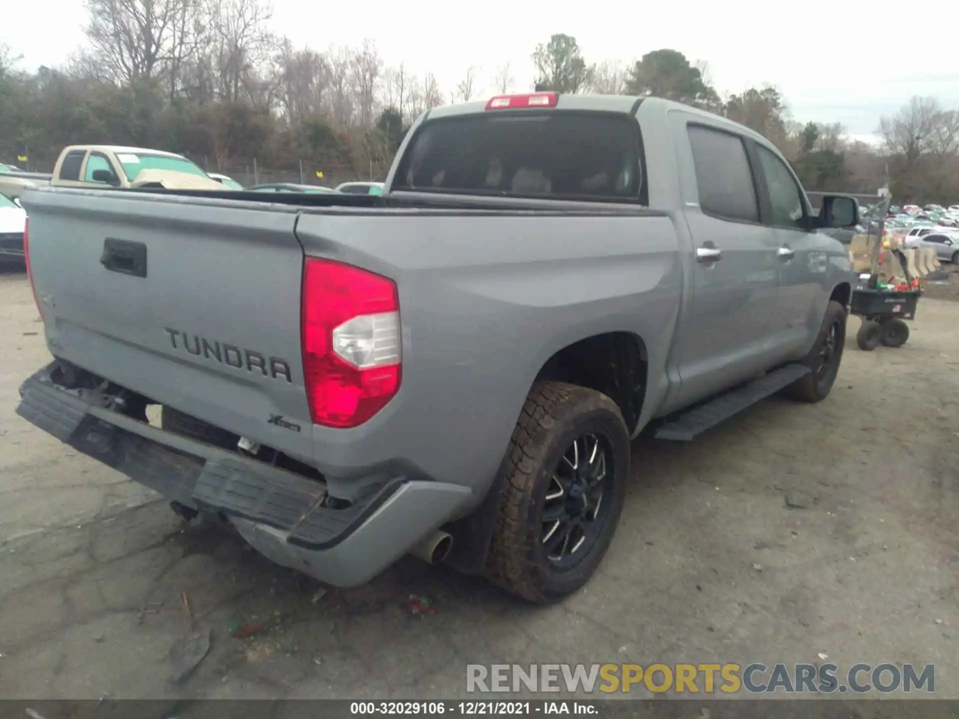 4 Photograph of a damaged car 5TFHY5F14LX934179 TOYOTA TUNDRA 4WD 2020