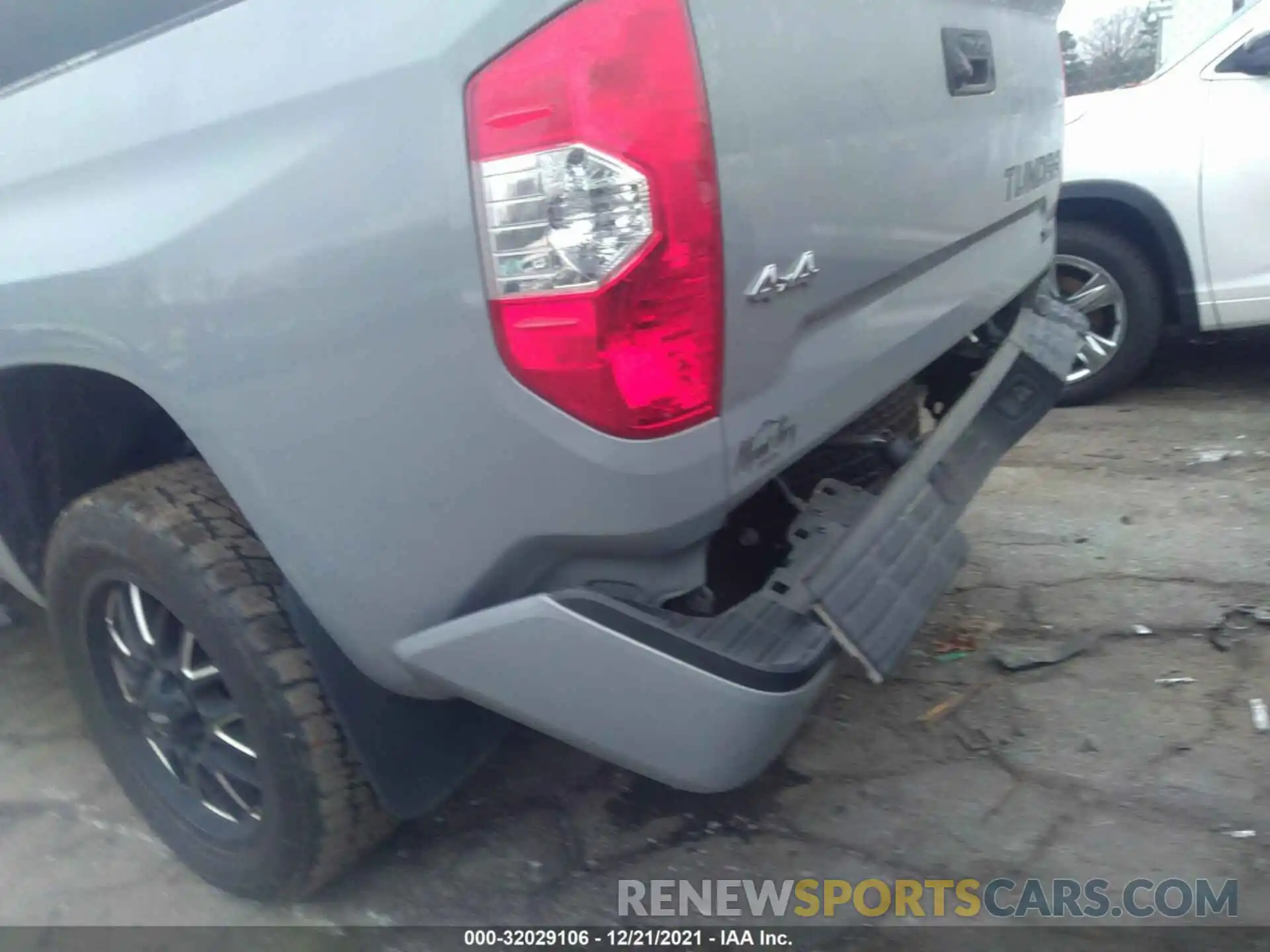 6 Photograph of a damaged car 5TFHY5F14LX934179 TOYOTA TUNDRA 4WD 2020