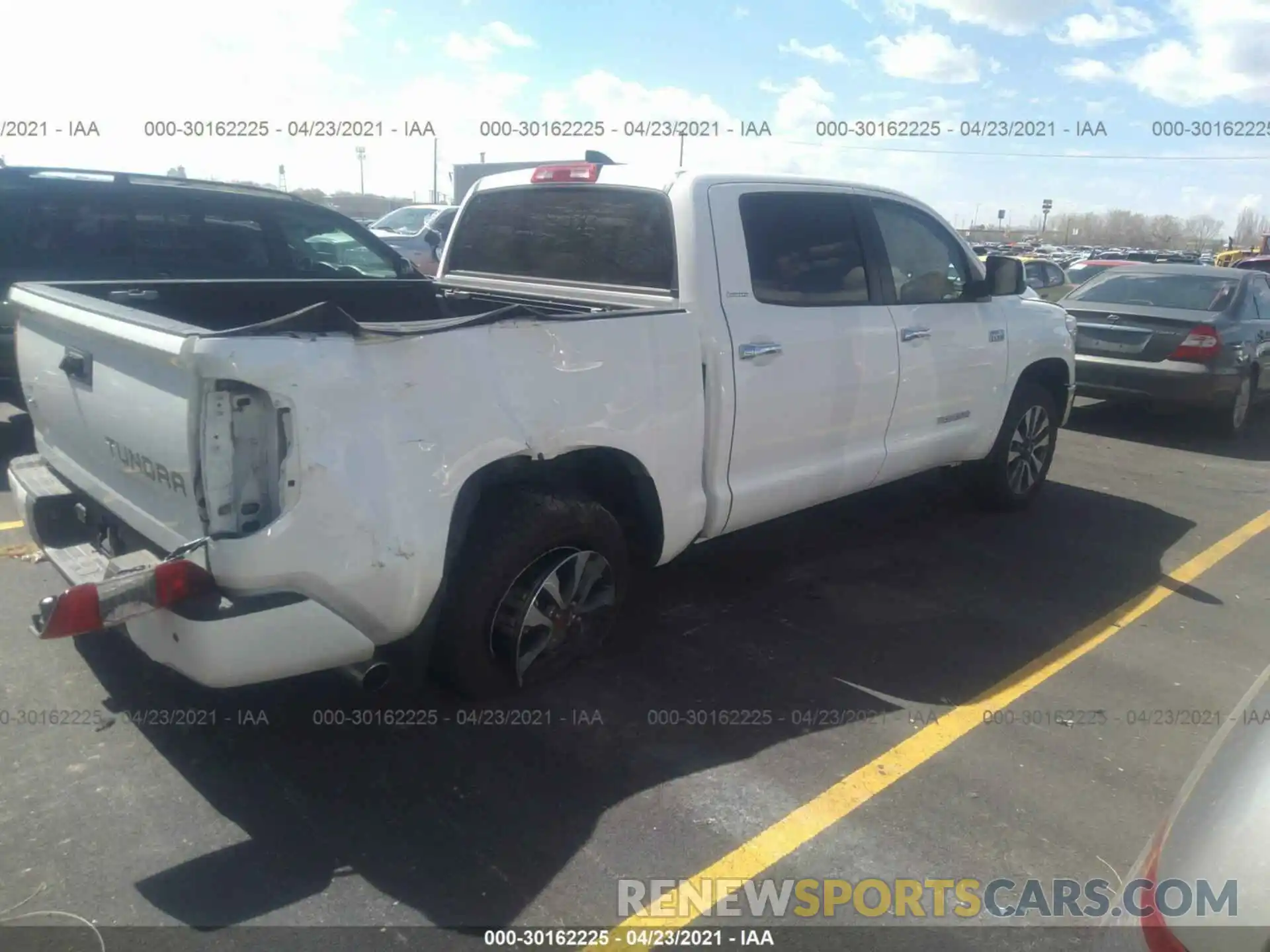 4 Фотография поврежденного автомобиля 5TFHY5F19LX891068 TOYOTA TUNDRA 4WD 2020