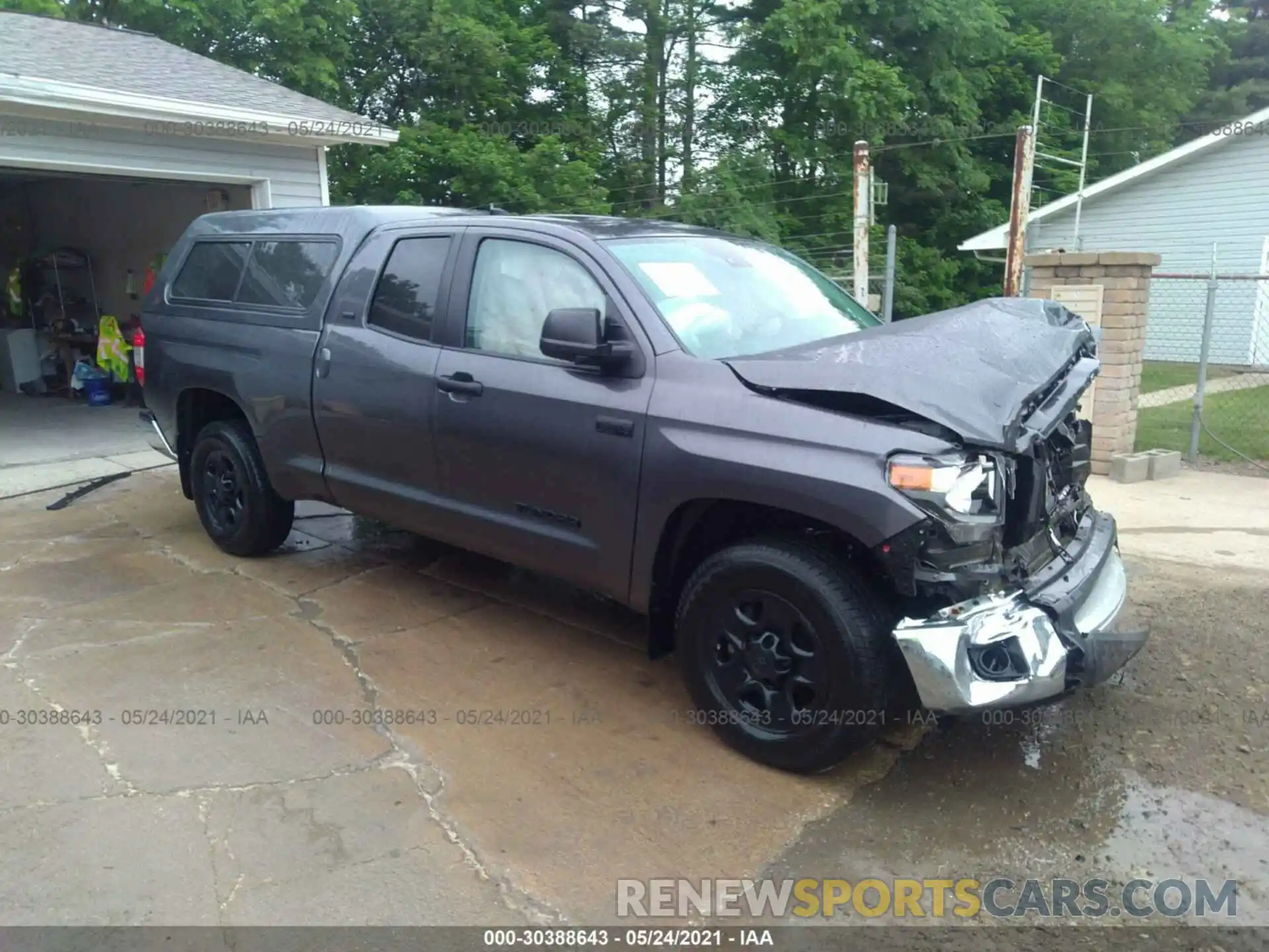 1 Photograph of a damaged car 5TFUY5F10LX884878 TOYOTA TUNDRA 4WD 2020