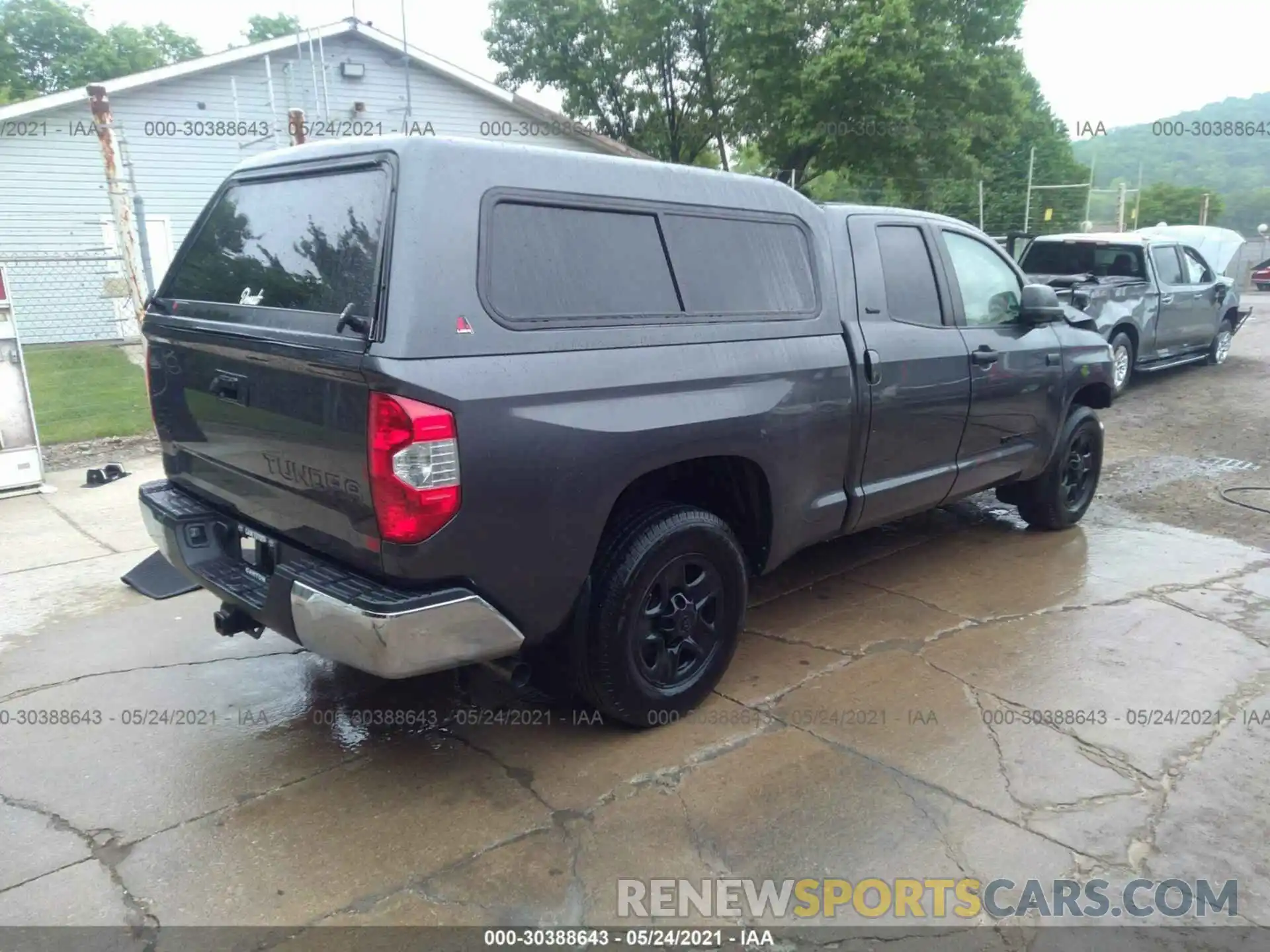 4 Photograph of a damaged car 5TFUY5F10LX884878 TOYOTA TUNDRA 4WD 2020