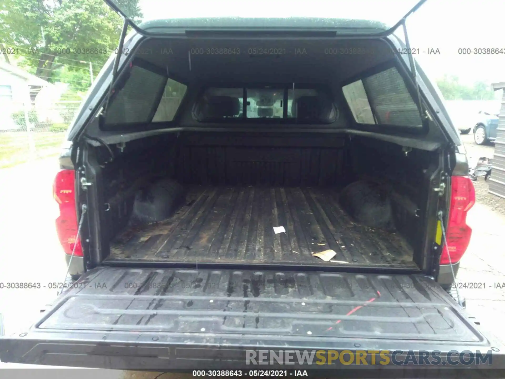 8 Photograph of a damaged car 5TFUY5F10LX884878 TOYOTA TUNDRA 4WD 2020