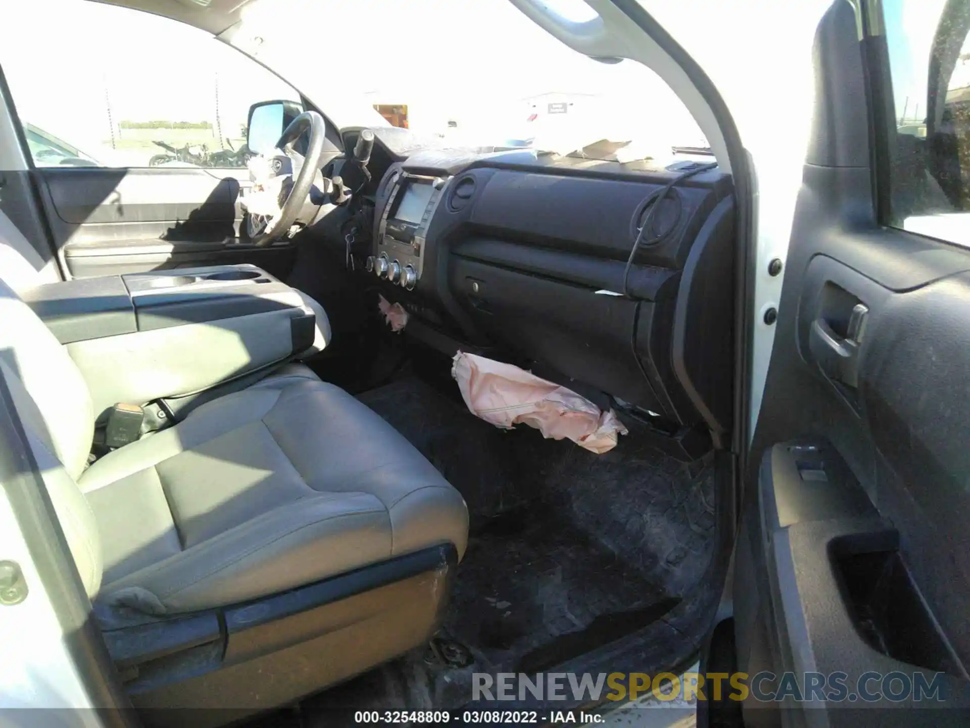 5 Photograph of a damaged car 5TFUY5F10LX902120 TOYOTA TUNDRA 4WD 2020