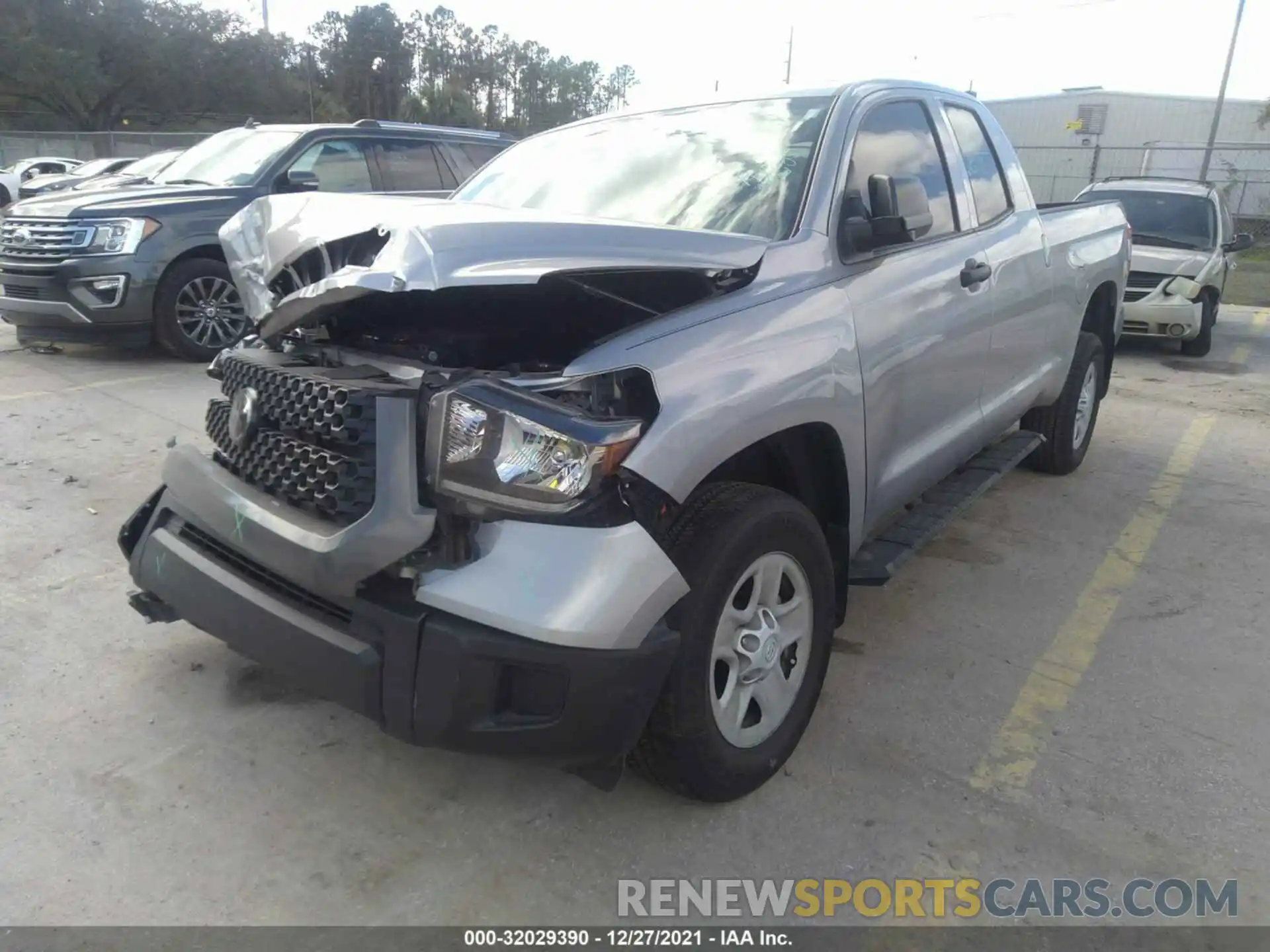 2 Photograph of a damaged car 5TFUY5F10LX919144 TOYOTA TUNDRA 4WD 2020