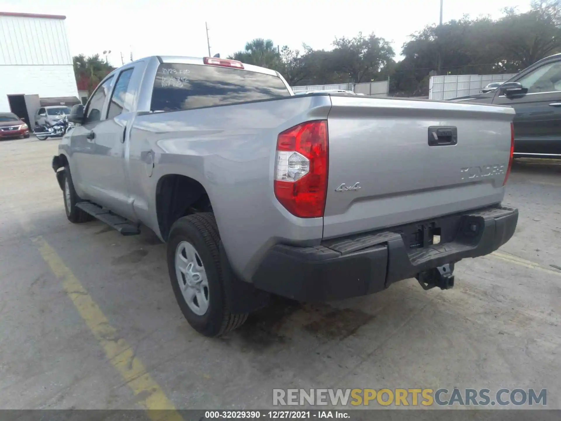 3 Photograph of a damaged car 5TFUY5F10LX919144 TOYOTA TUNDRA 4WD 2020