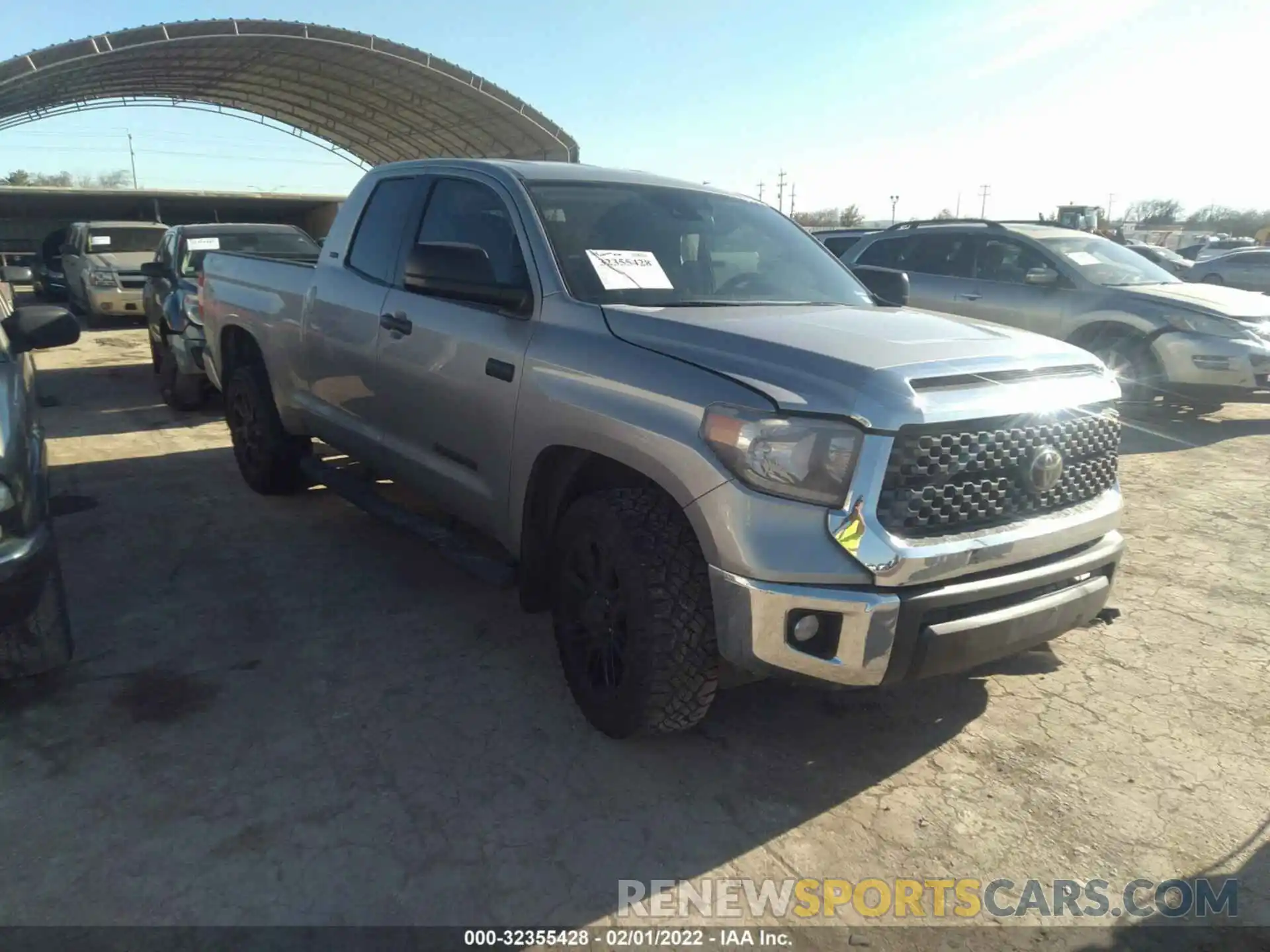 1 Photograph of a damaged car 5TFUY5F11LX876465 TOYOTA TUNDRA 4WD 2020