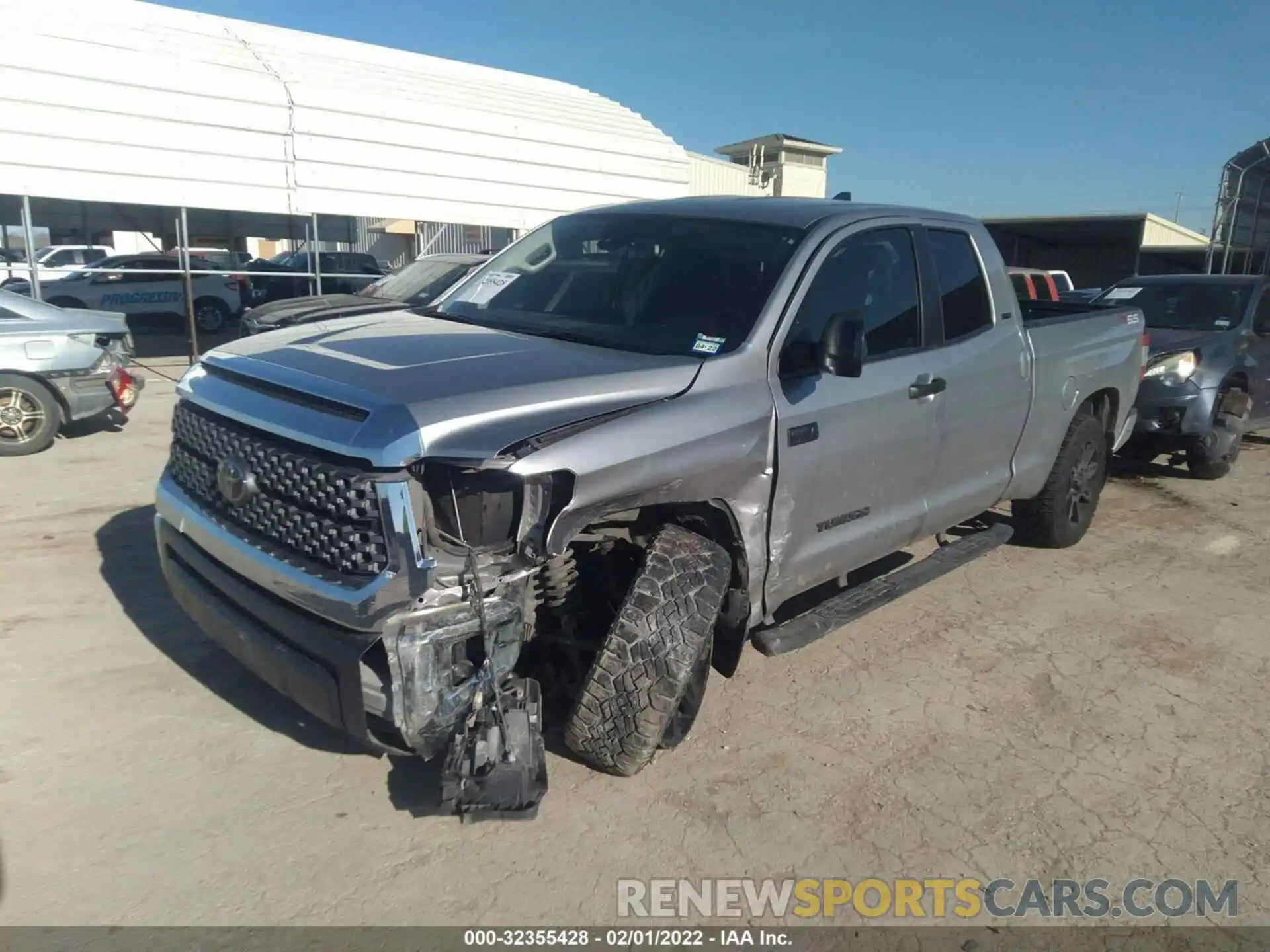 2 Photograph of a damaged car 5TFUY5F11LX876465 TOYOTA TUNDRA 4WD 2020