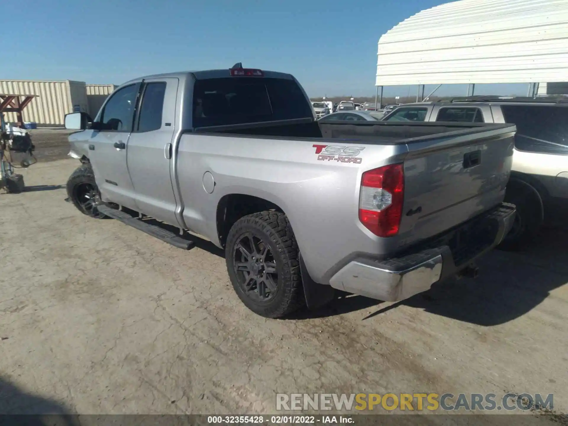 3 Photograph of a damaged car 5TFUY5F11LX876465 TOYOTA TUNDRA 4WD 2020