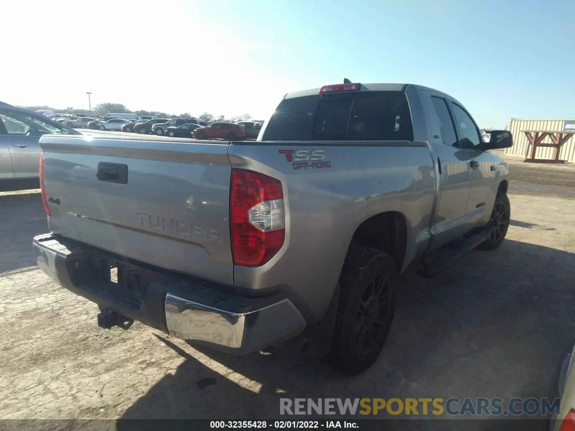 4 Photograph of a damaged car 5TFUY5F11LX876465 TOYOTA TUNDRA 4WD 2020