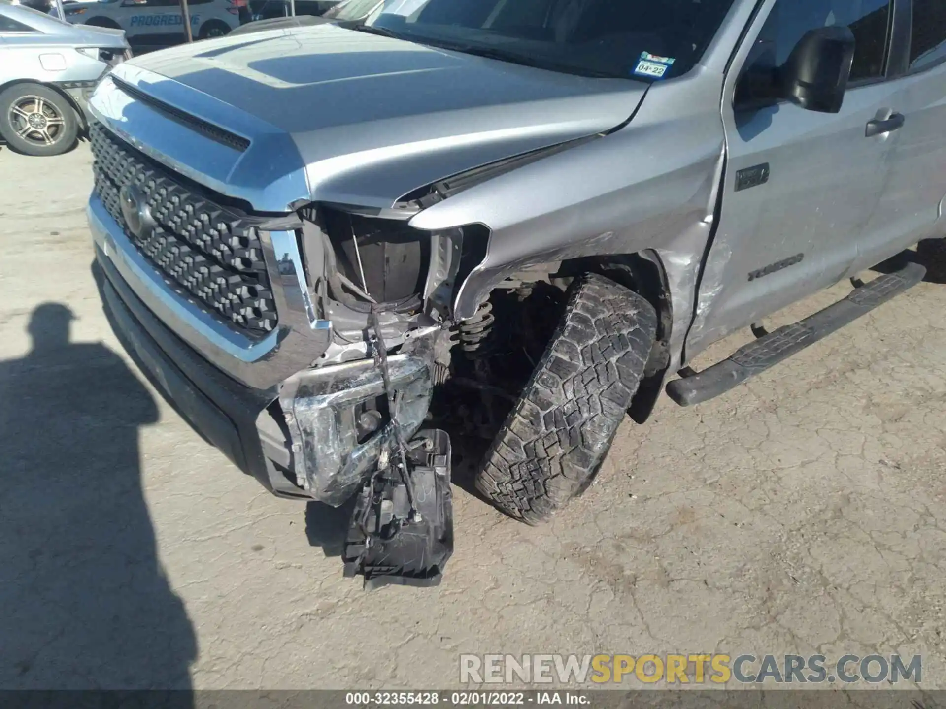 6 Photograph of a damaged car 5TFUY5F11LX876465 TOYOTA TUNDRA 4WD 2020