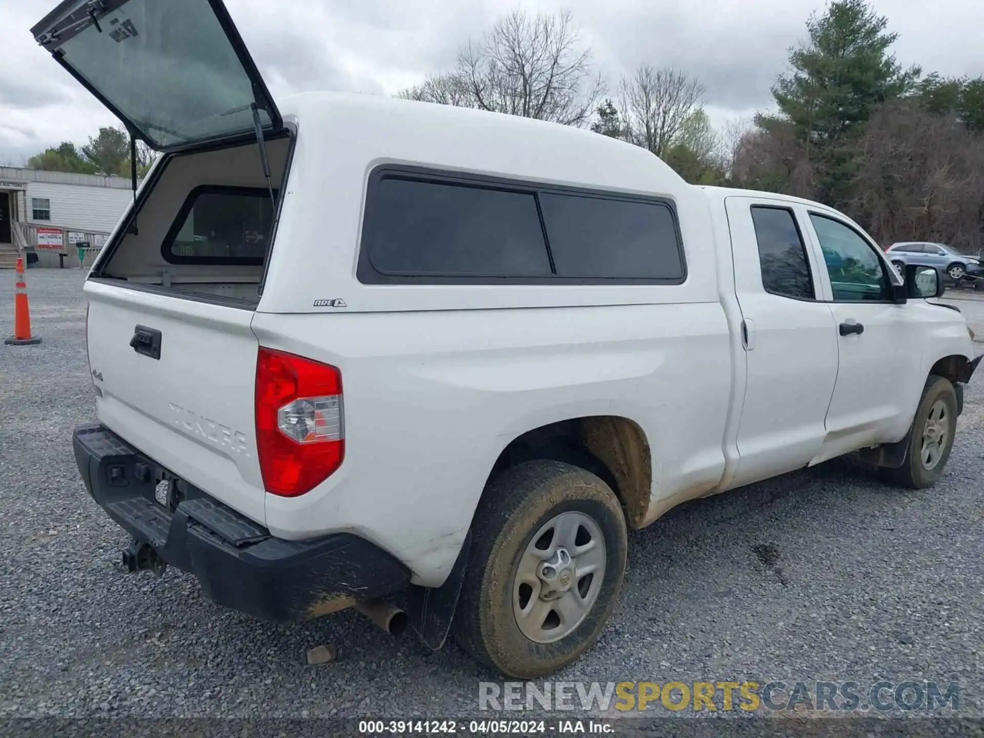 4 Photograph of a damaged car 5TFUY5F11LX927267 TOYOTA TUNDRA 4WD 2020