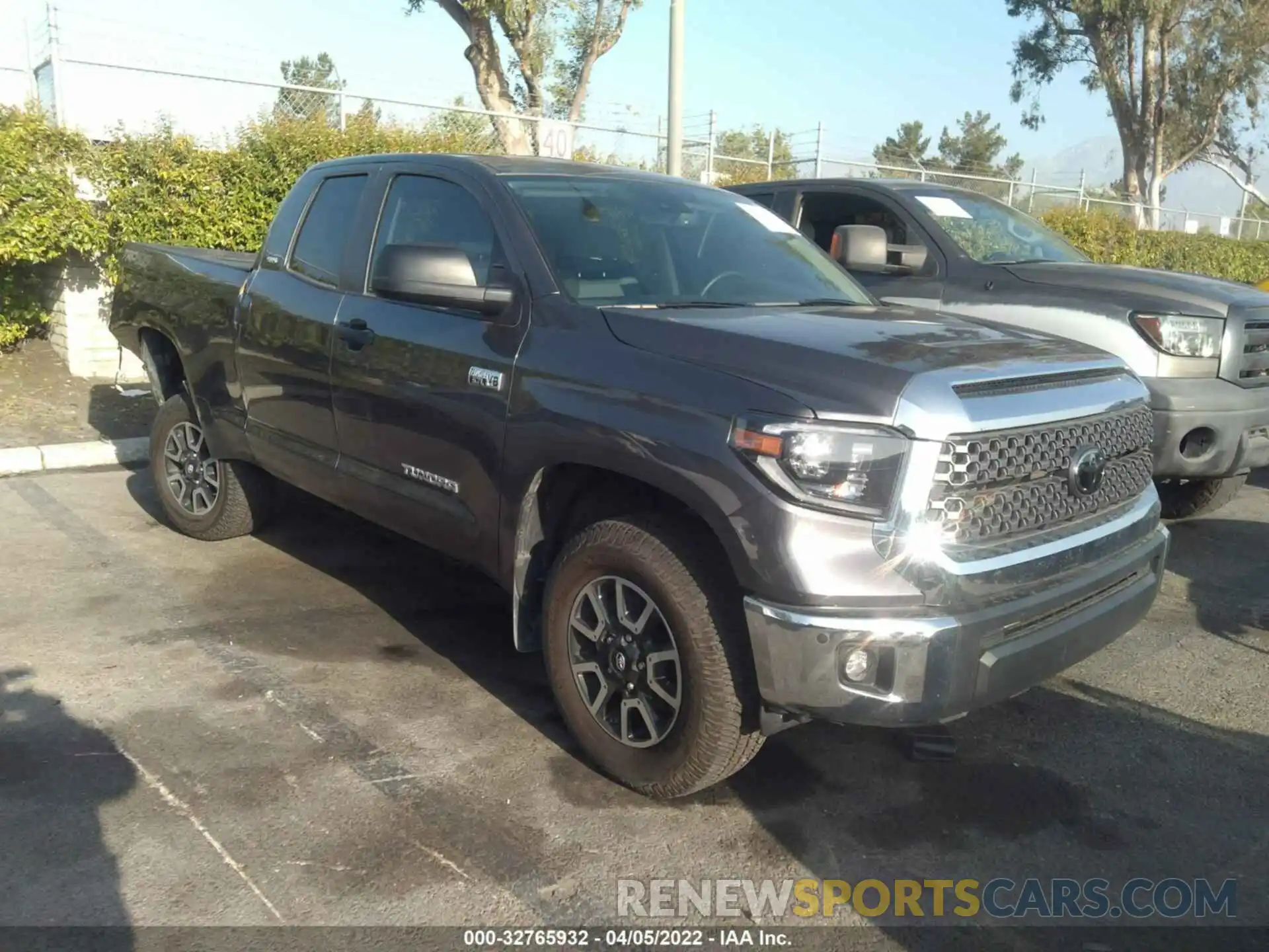 1 Photograph of a damaged car 5TFUY5F12LX951156 TOYOTA TUNDRA 4WD 2020