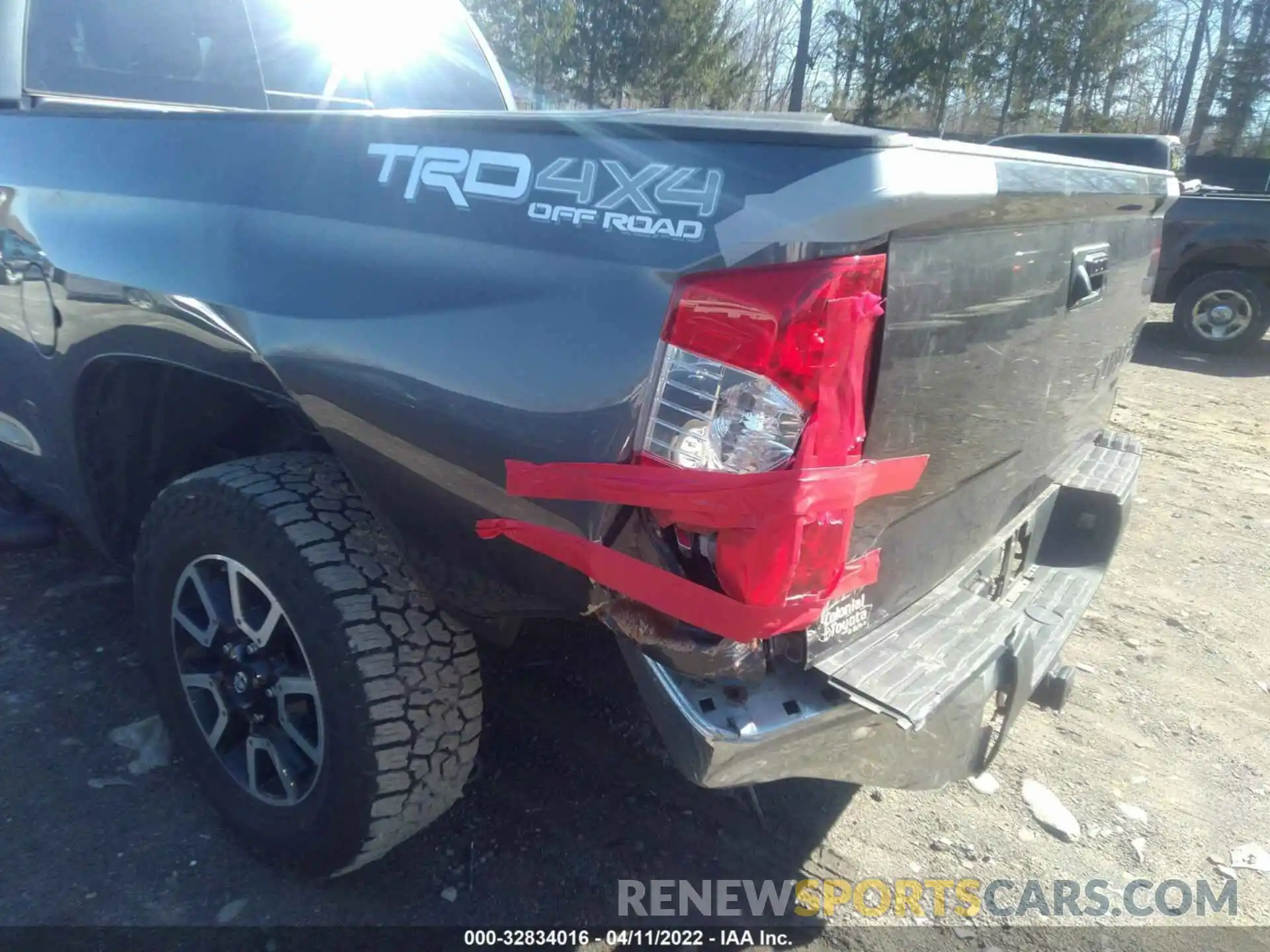 6 Photograph of a damaged car 5TFUY5F14LX885600 TOYOTA TUNDRA 4WD 2020