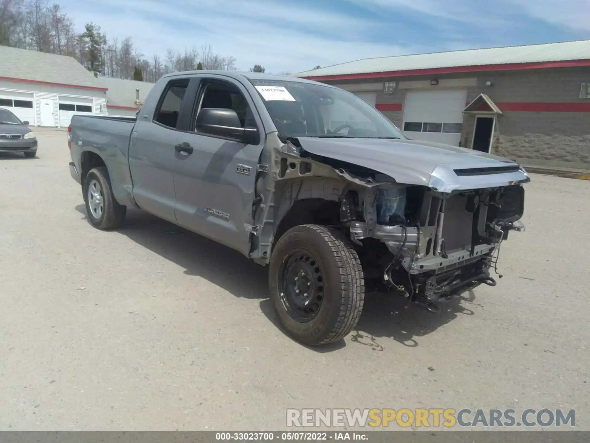 1 Photograph of a damaged car 5TFUY5F14LX886715 TOYOTA TUNDRA 4WD 2020