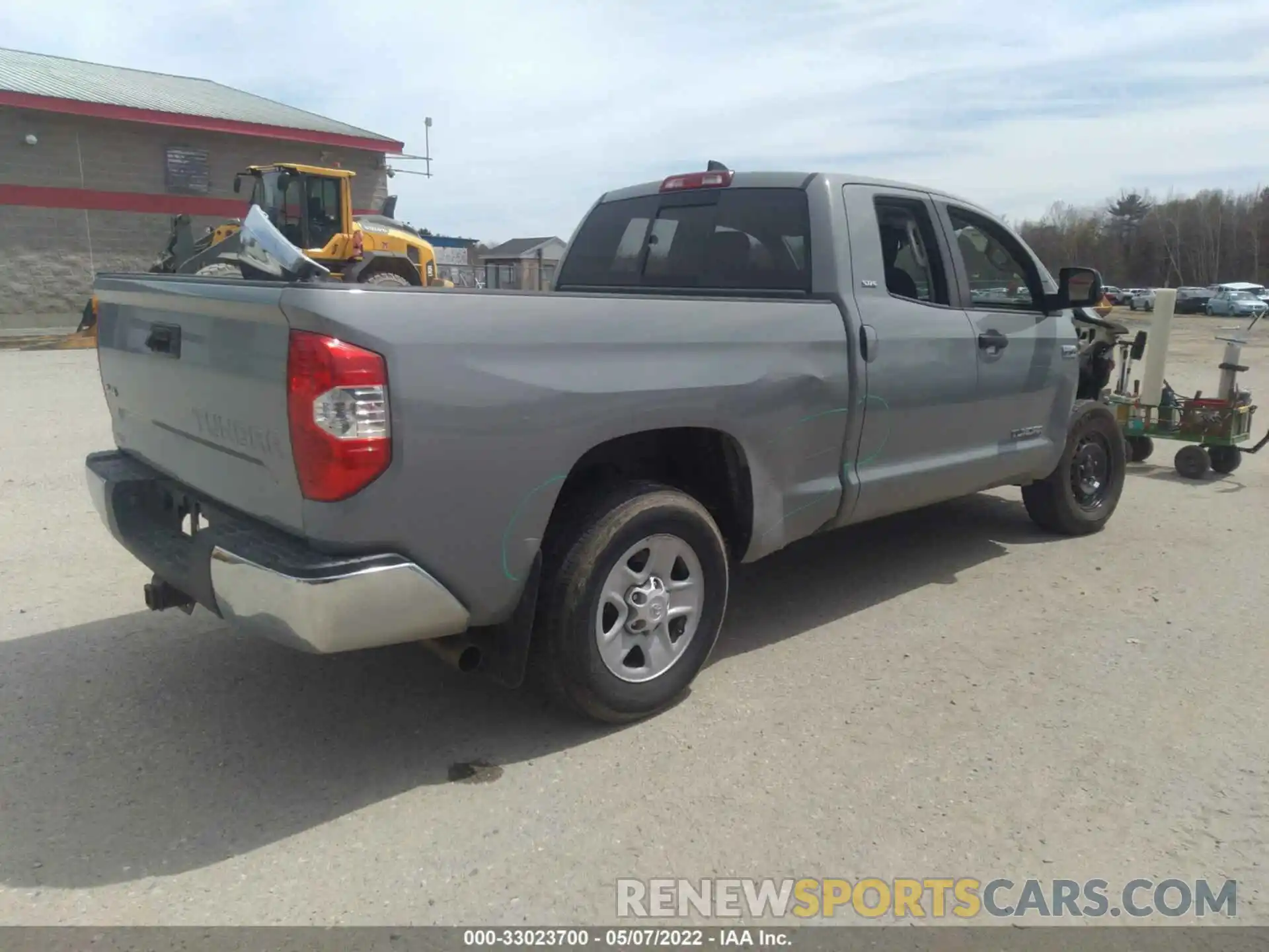 4 Photograph of a damaged car 5TFUY5F14LX886715 TOYOTA TUNDRA 4WD 2020