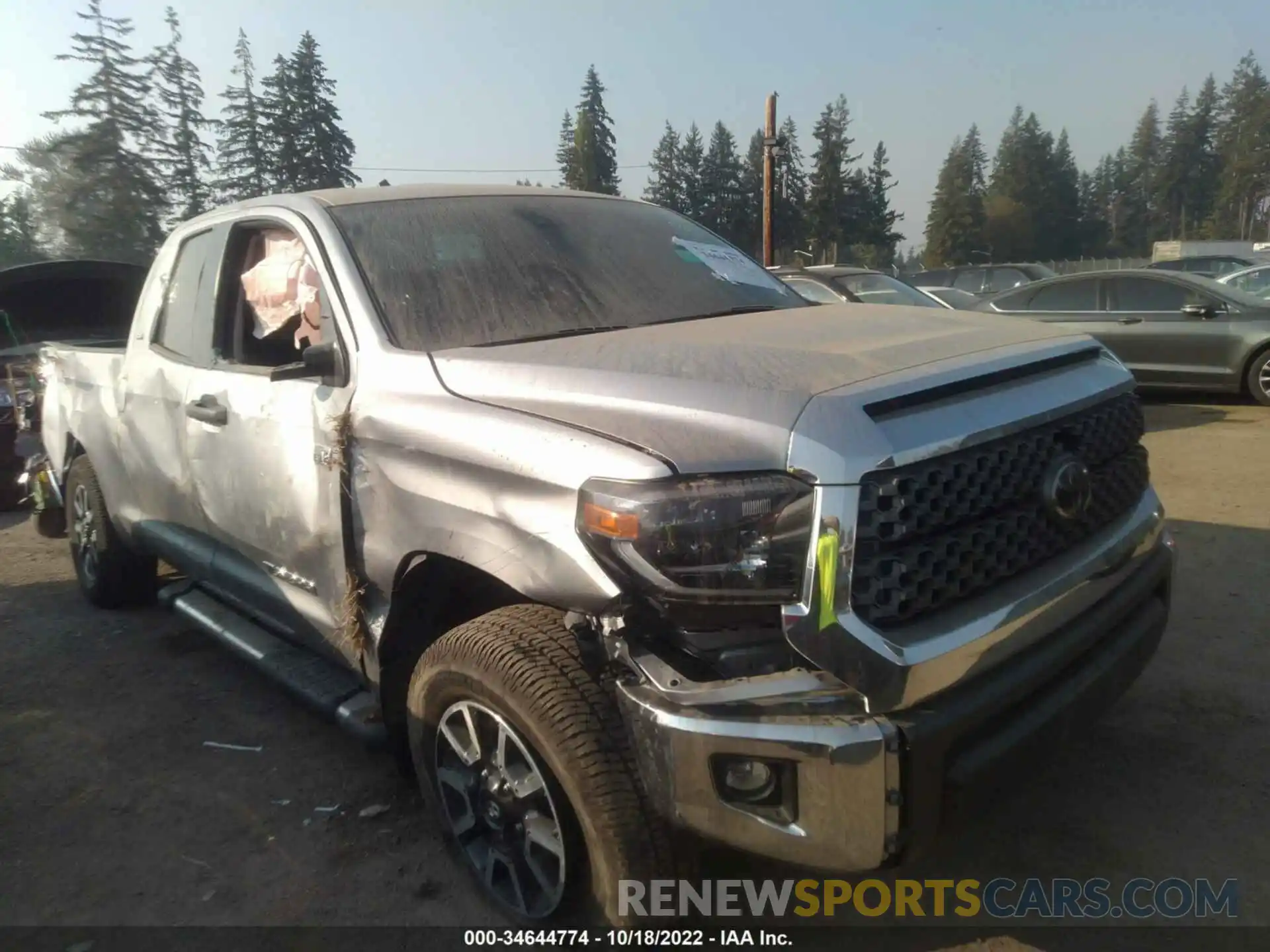 1 Фотография поврежденного автомобиля 5TFUY5F14LX902881 TOYOTA TUNDRA 4WD 2020