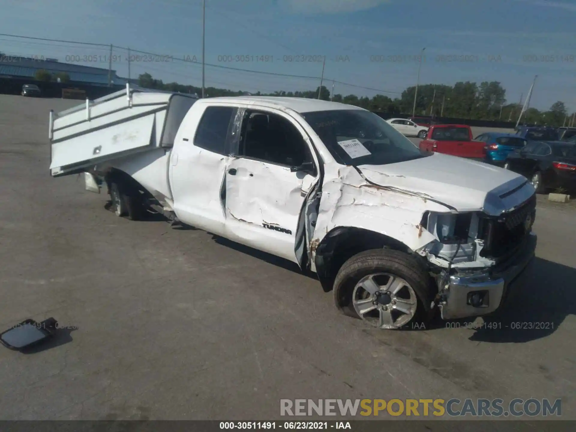 1 Photograph of a damaged car 5TFUY5F16LX888739 TOYOTA TUNDRA 4WD 2020