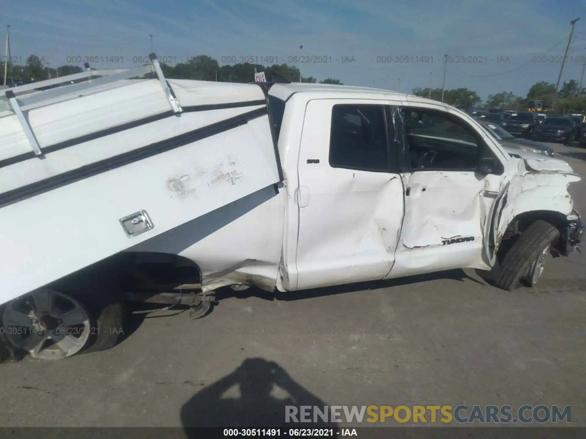 6 Photograph of a damaged car 5TFUY5F16LX888739 TOYOTA TUNDRA 4WD 2020