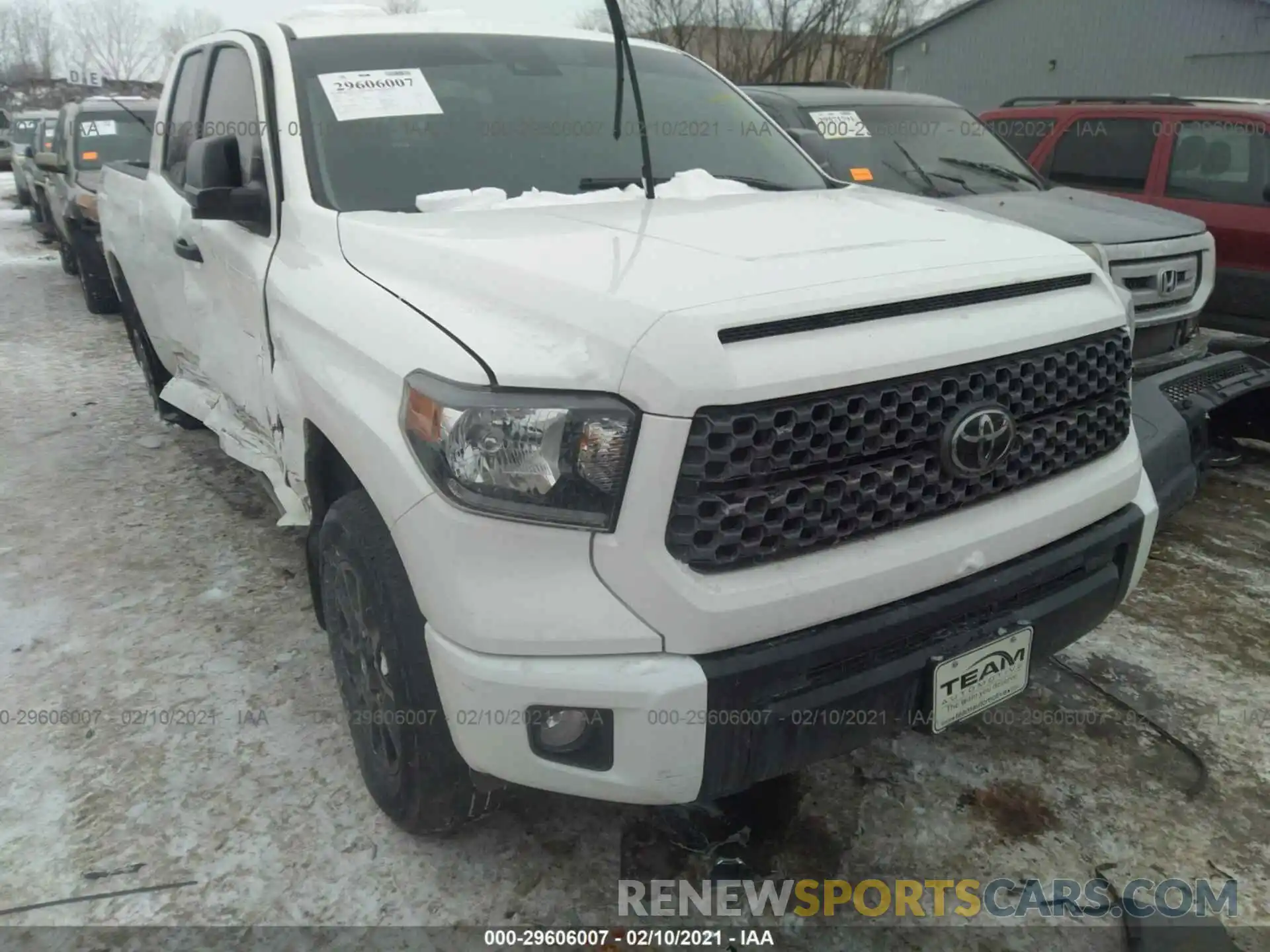 1 Photograph of a damaged car 5TFUY5F17LX889172 TOYOTA TUNDRA 4WD 2020