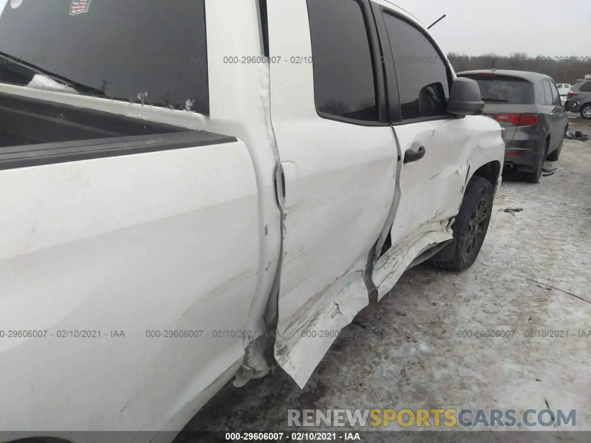 6 Фотография поврежденного автомобиля 5TFUY5F17LX889172 TOYOTA TUNDRA 4WD 2020