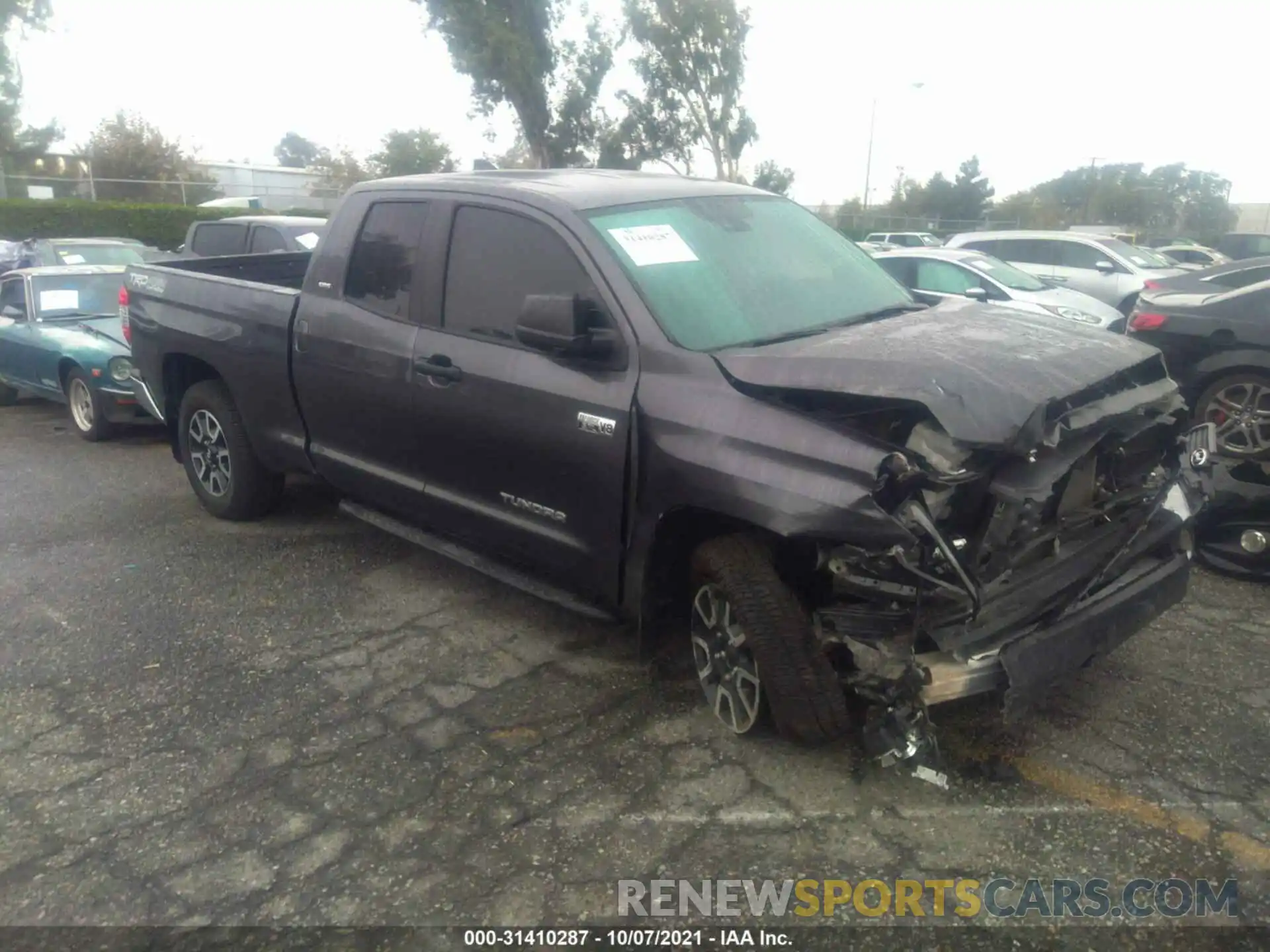 1 Photograph of a damaged car 5TFUY5F17LX946826 TOYOTA TUNDRA 4WD 2020