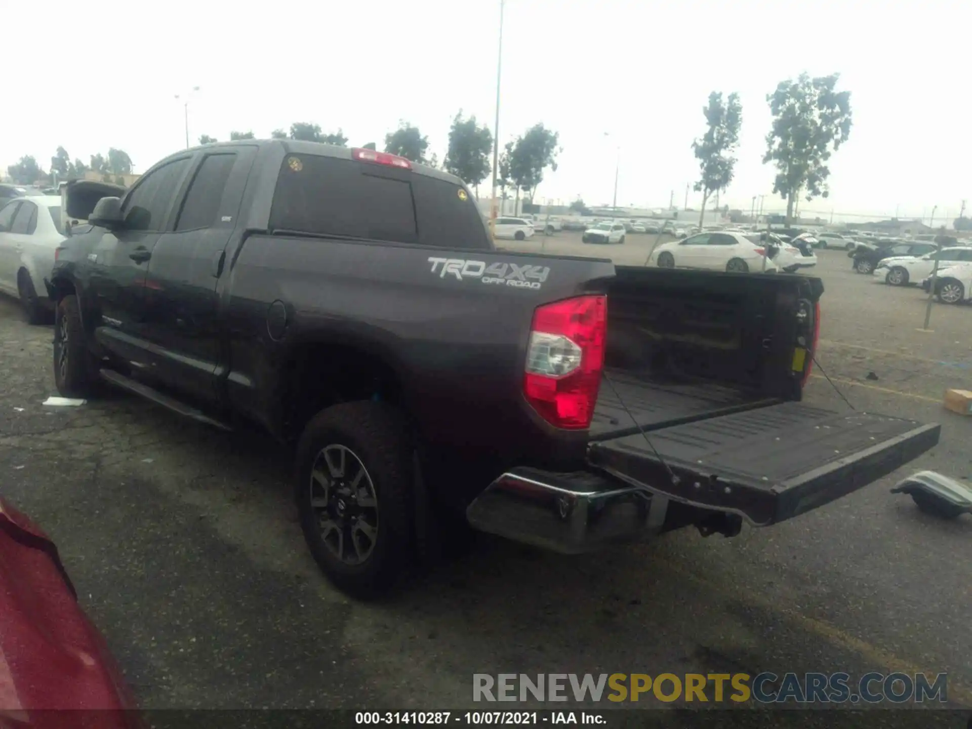 3 Photograph of a damaged car 5TFUY5F17LX946826 TOYOTA TUNDRA 4WD 2020