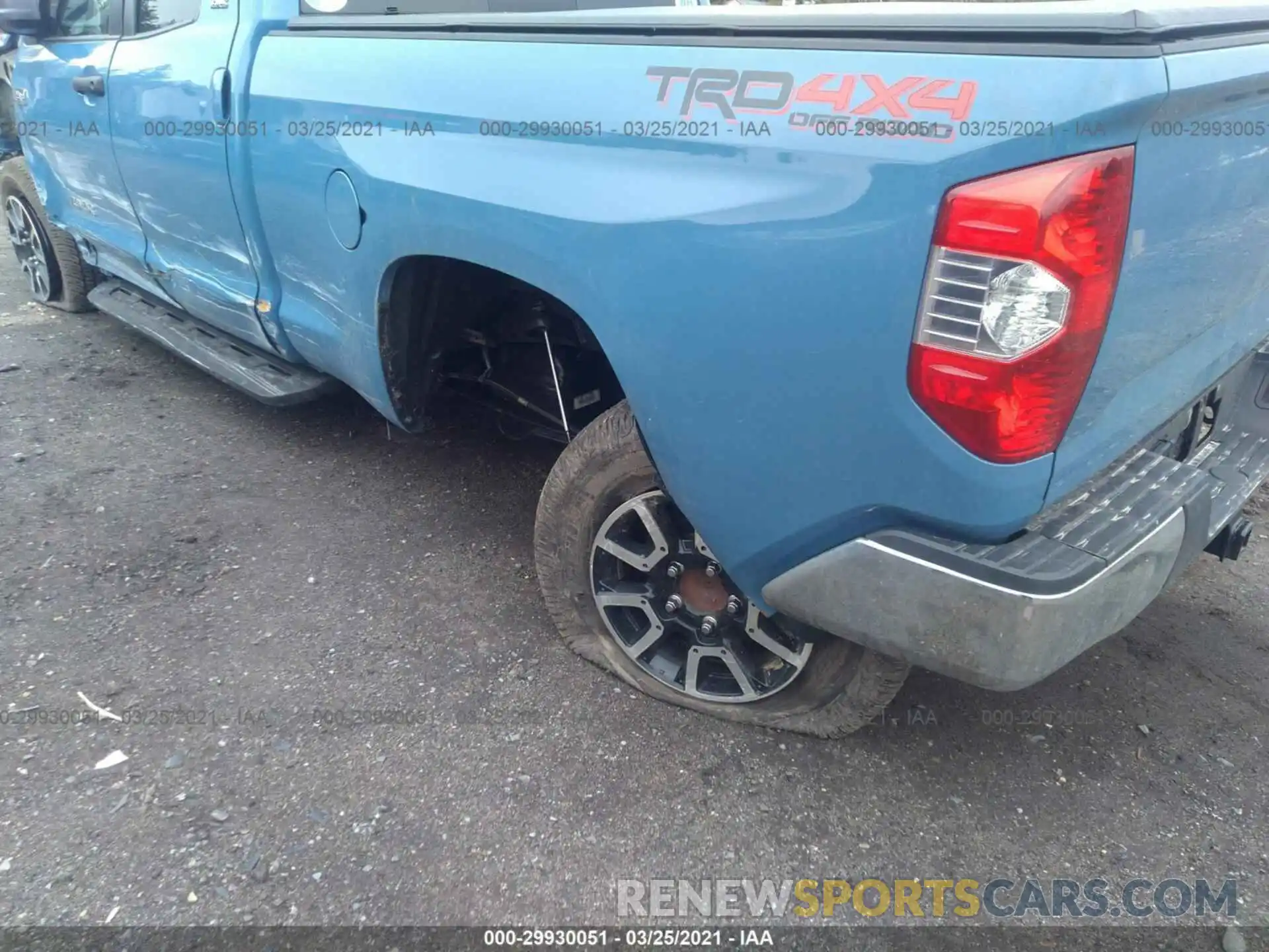 6 Photograph of a damaged car 5TFUY5F18LX911681 TOYOTA TUNDRA 4WD 2020