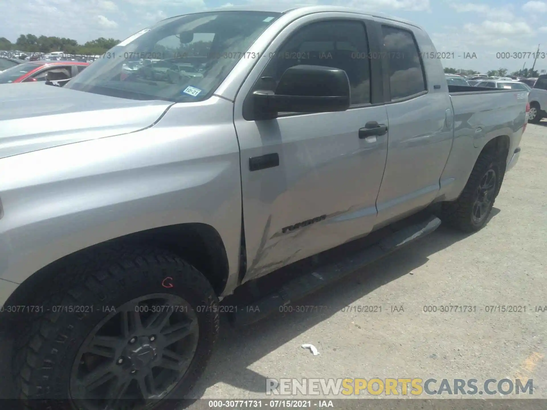 6 Photograph of a damaged car 5TFUY5F19LX883650 TOYOTA TUNDRA 4WD 2020