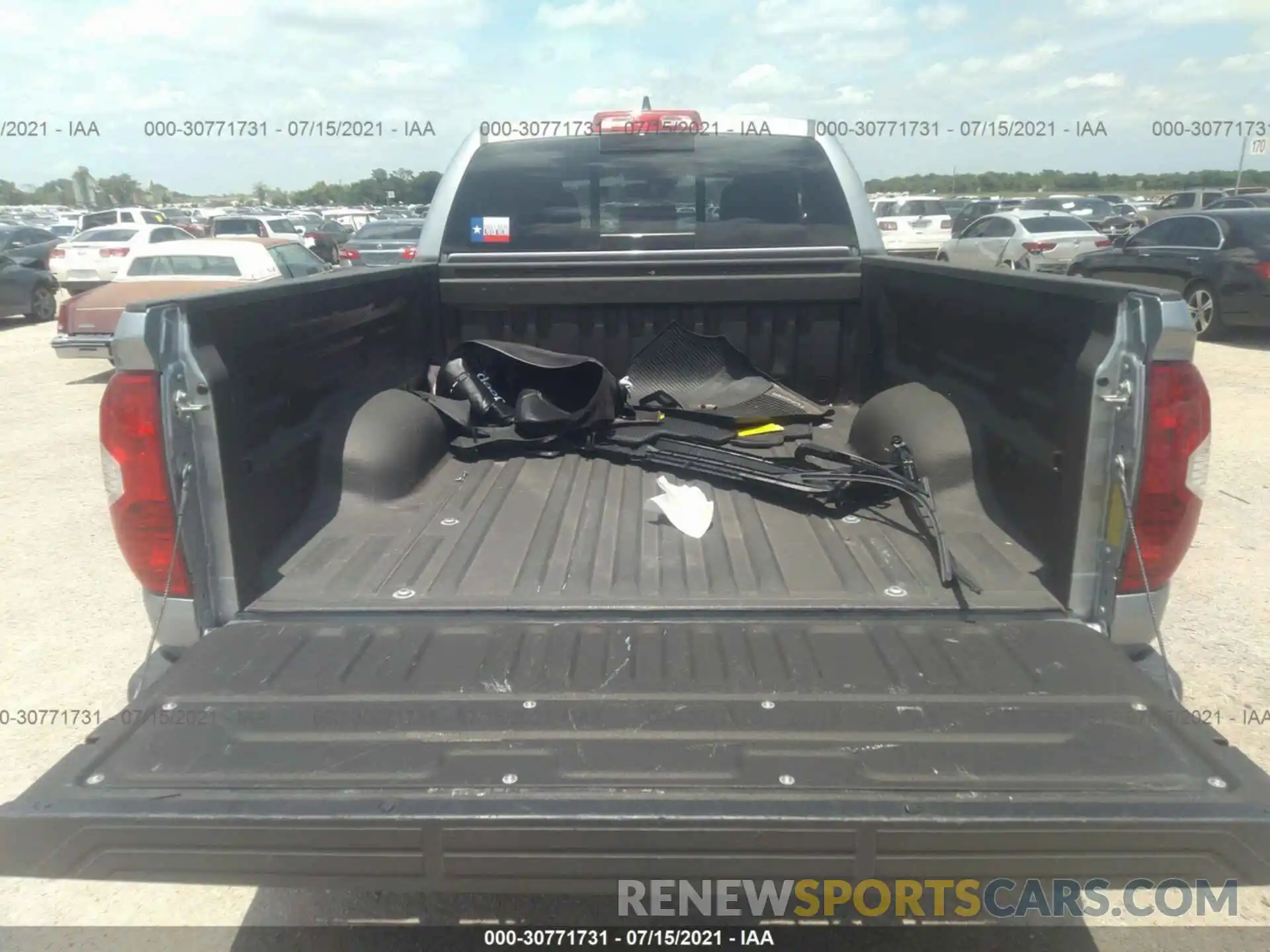 8 Photograph of a damaged car 5TFUY5F19LX883650 TOYOTA TUNDRA 4WD 2020