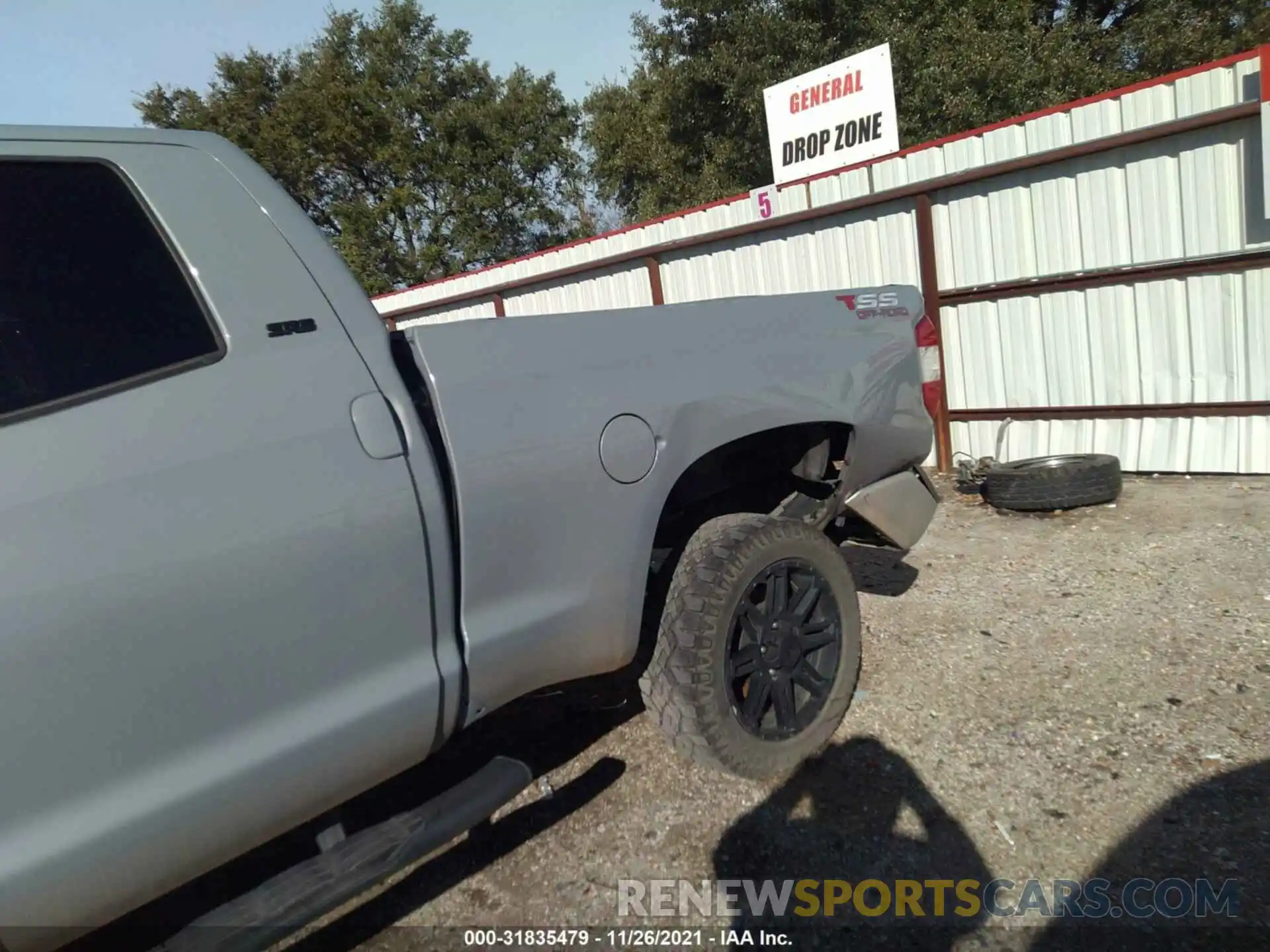 6 Photograph of a damaged car 5TFUY5F19LX899038 TOYOTA TUNDRA 4WD 2020