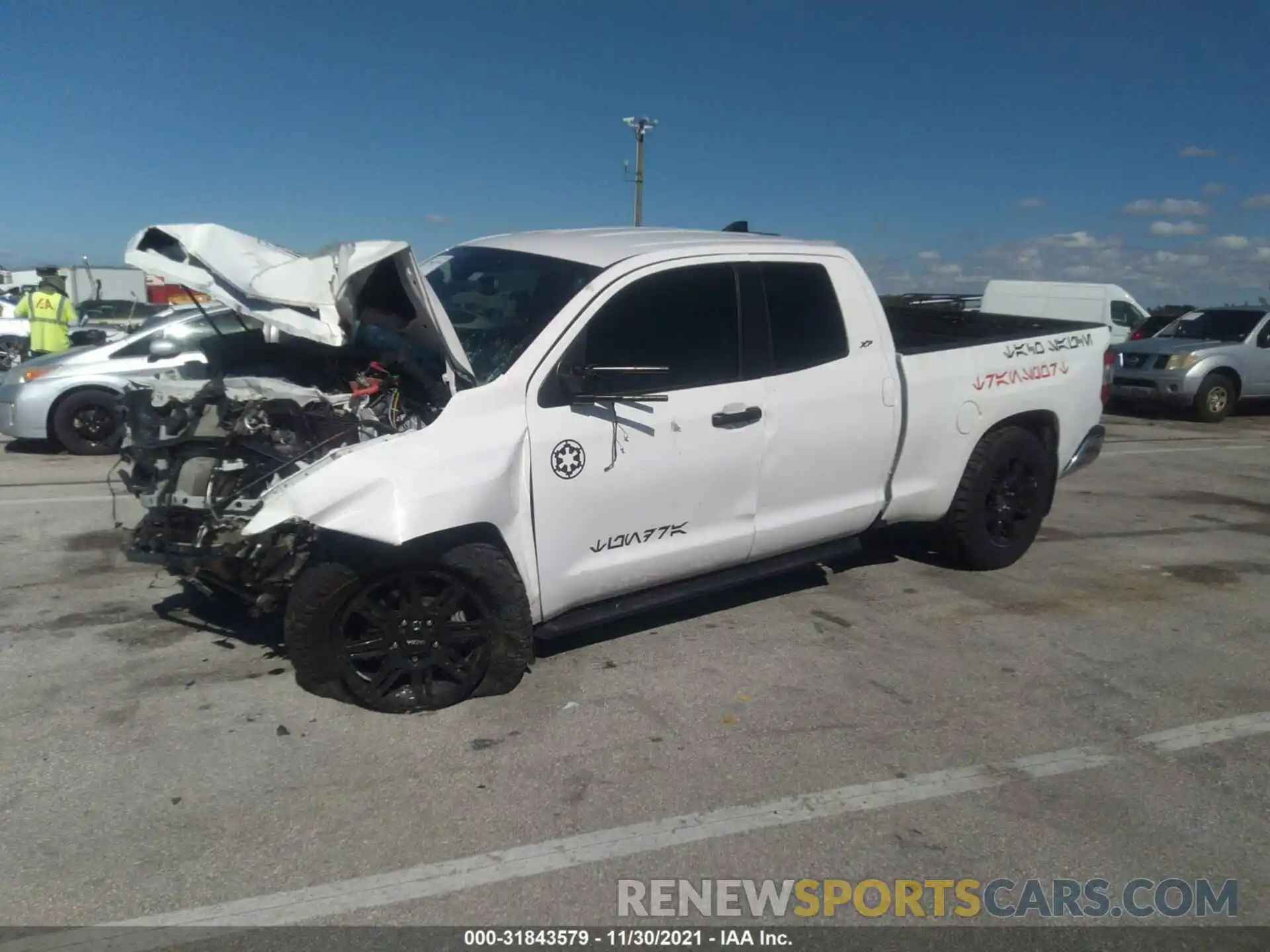 2 Фотография поврежденного автомобиля 5TFUY5F19LX919949 TOYOTA TUNDRA 4WD 2020