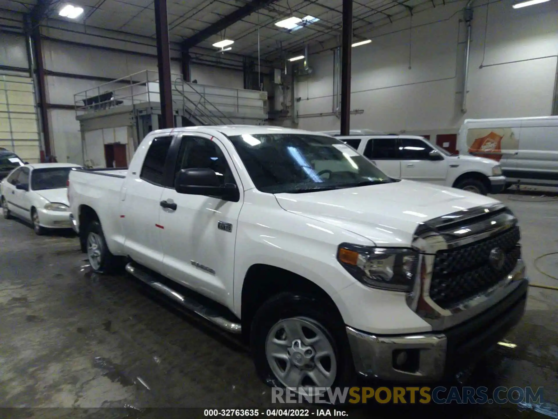 1 Photograph of a damaged car 5TFUY5F19LX947847 TOYOTA TUNDRA 4WD 2020