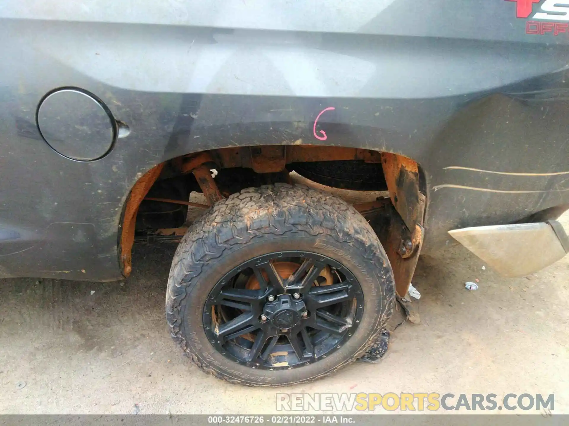 13 Photograph of a damaged car 5TFUY5F1XLX874536 TOYOTA TUNDRA 4WD 2020