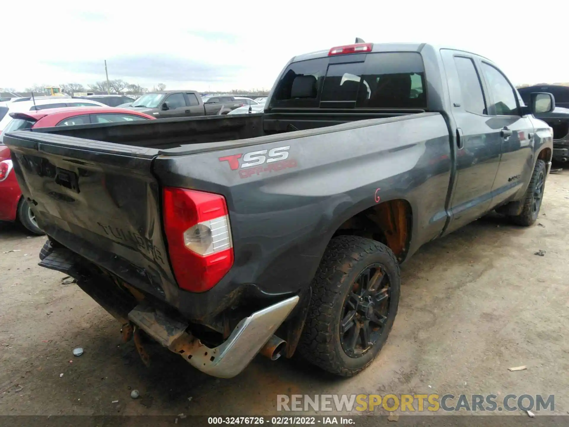 4 Photograph of a damaged car 5TFUY5F1XLX874536 TOYOTA TUNDRA 4WD 2020